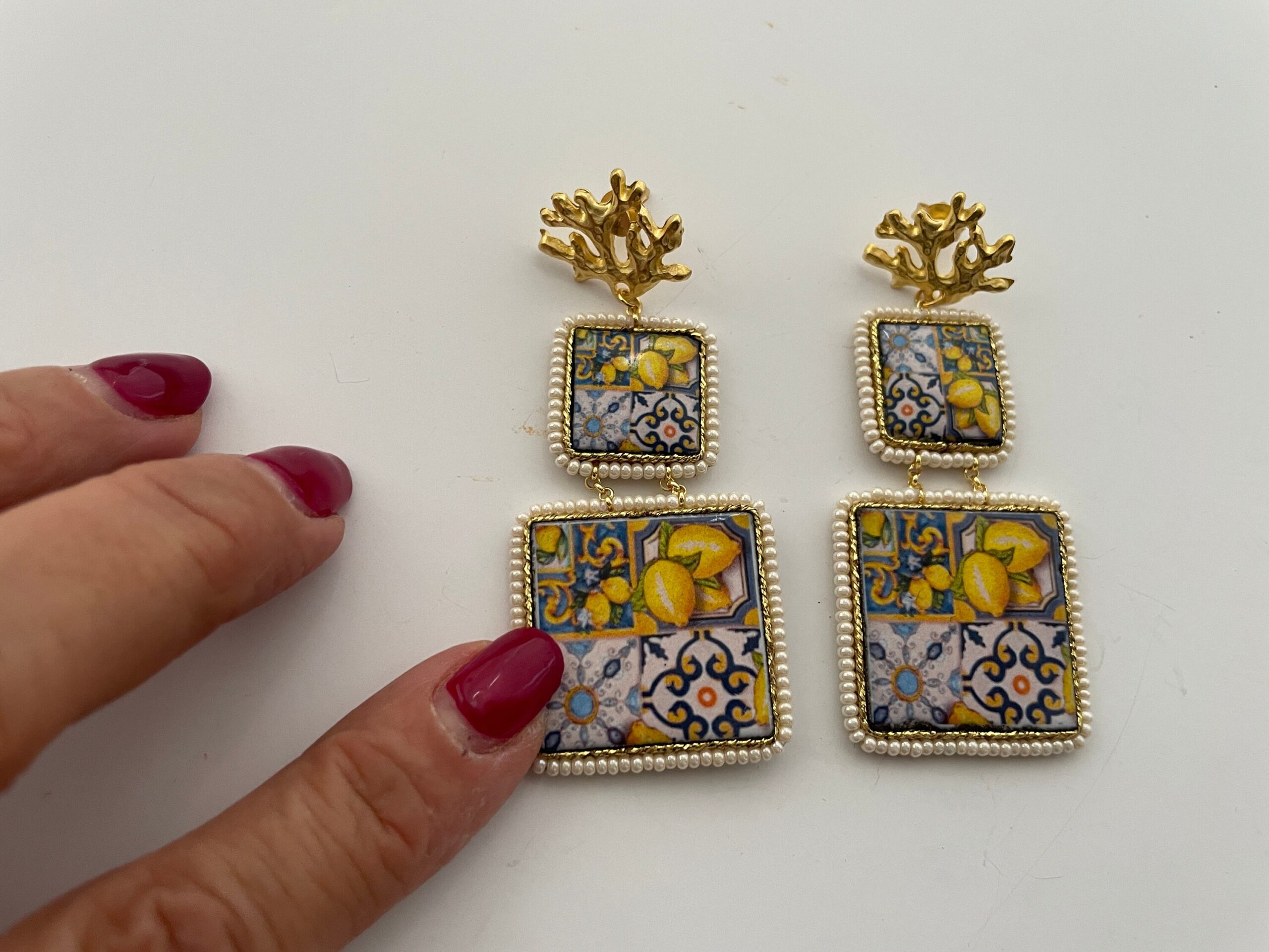 Orecchini siciliani, orecchini Caltagirone, orecchini maiolica siciliana, limoni, orecchini pendenti, orecchini luminosi, regalo ragazza Limoni e Agrumi