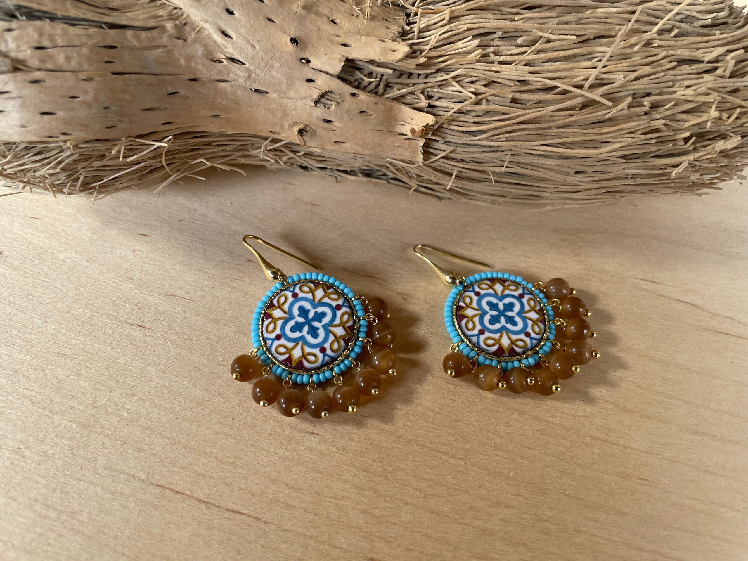 Orecchini pendenti, orecchini siciliani, orecchini con mattonella tonda di ceramica di Caltagirone, orecchini pendenti,  regalo per lei Orecchini con Mattonelle Caltagirone