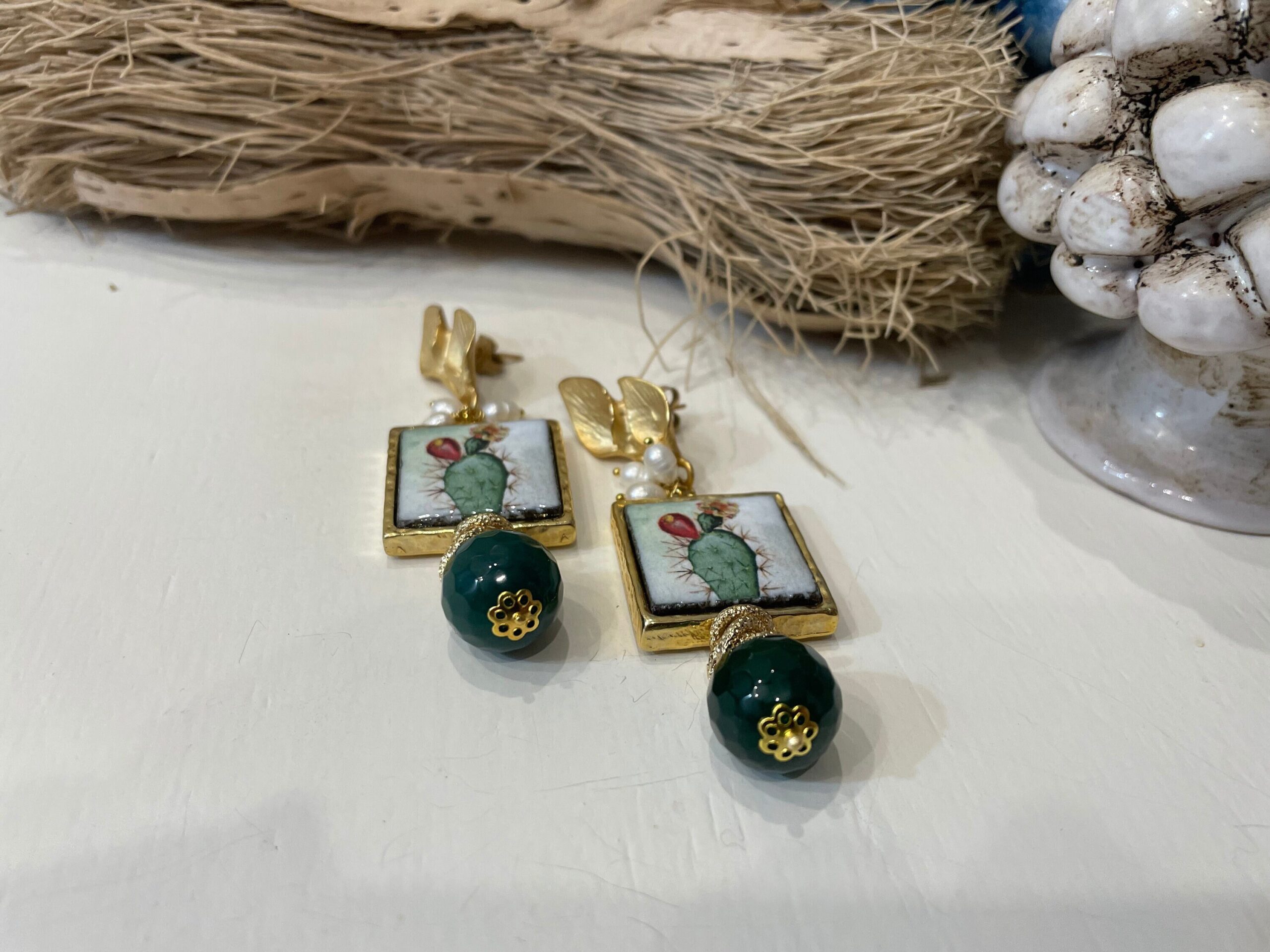 Orecchini siciliani, mattonella ceramica di Caltagirone, agata verde, perle di fiume, fico d’india Fichi d'India e cactus