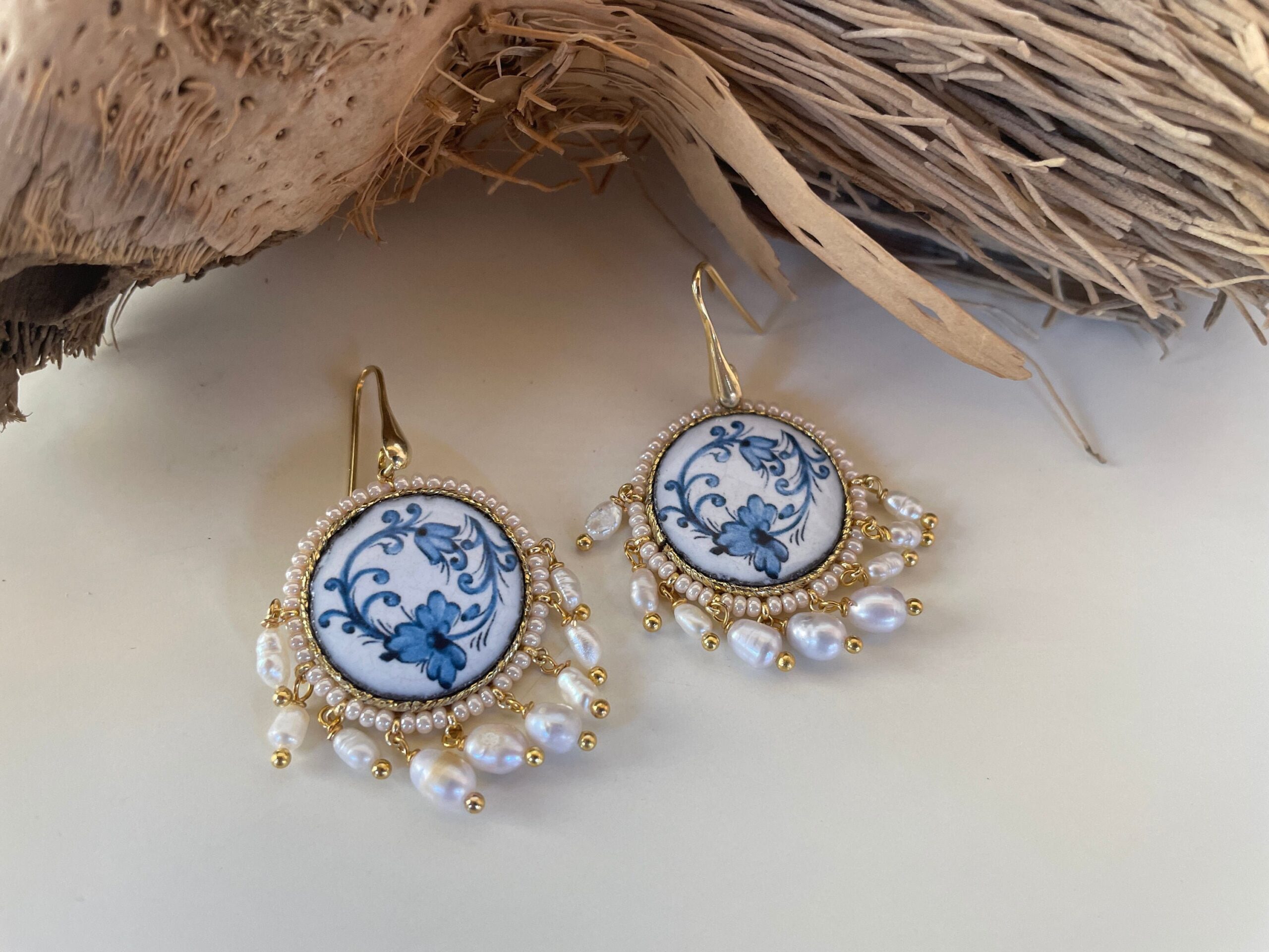 Orecchini Caltagirone e perle di fiume, mattonella maiolica siciliana, orecchini argento pendenti, orecchini siciliani. Orecchini con Mattonelle Caltagirone