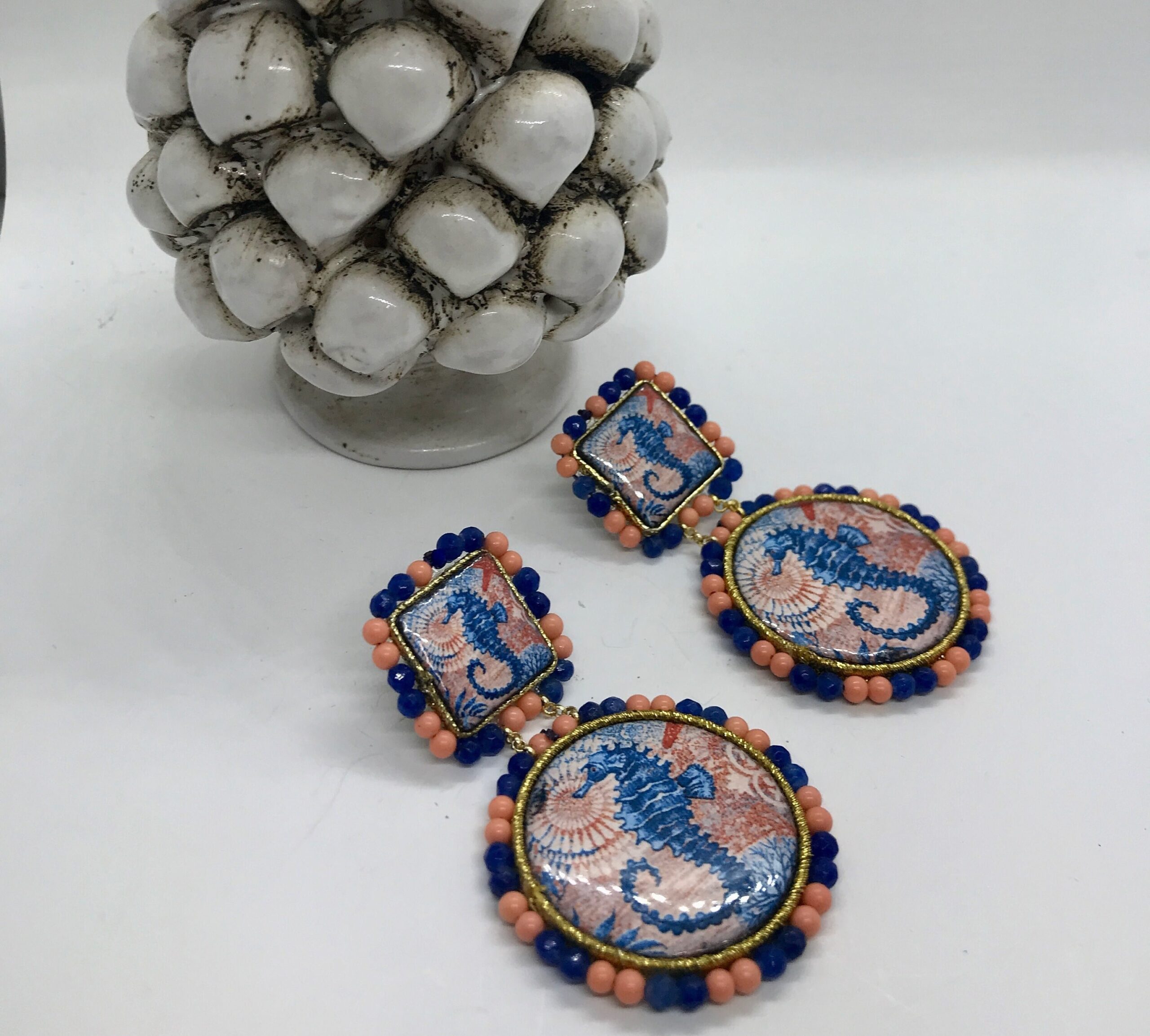 Orecchini siciliani con mattonelle di ceramica di Caltagirone e cristalli Orecchini con Mattonelle Caltagirone