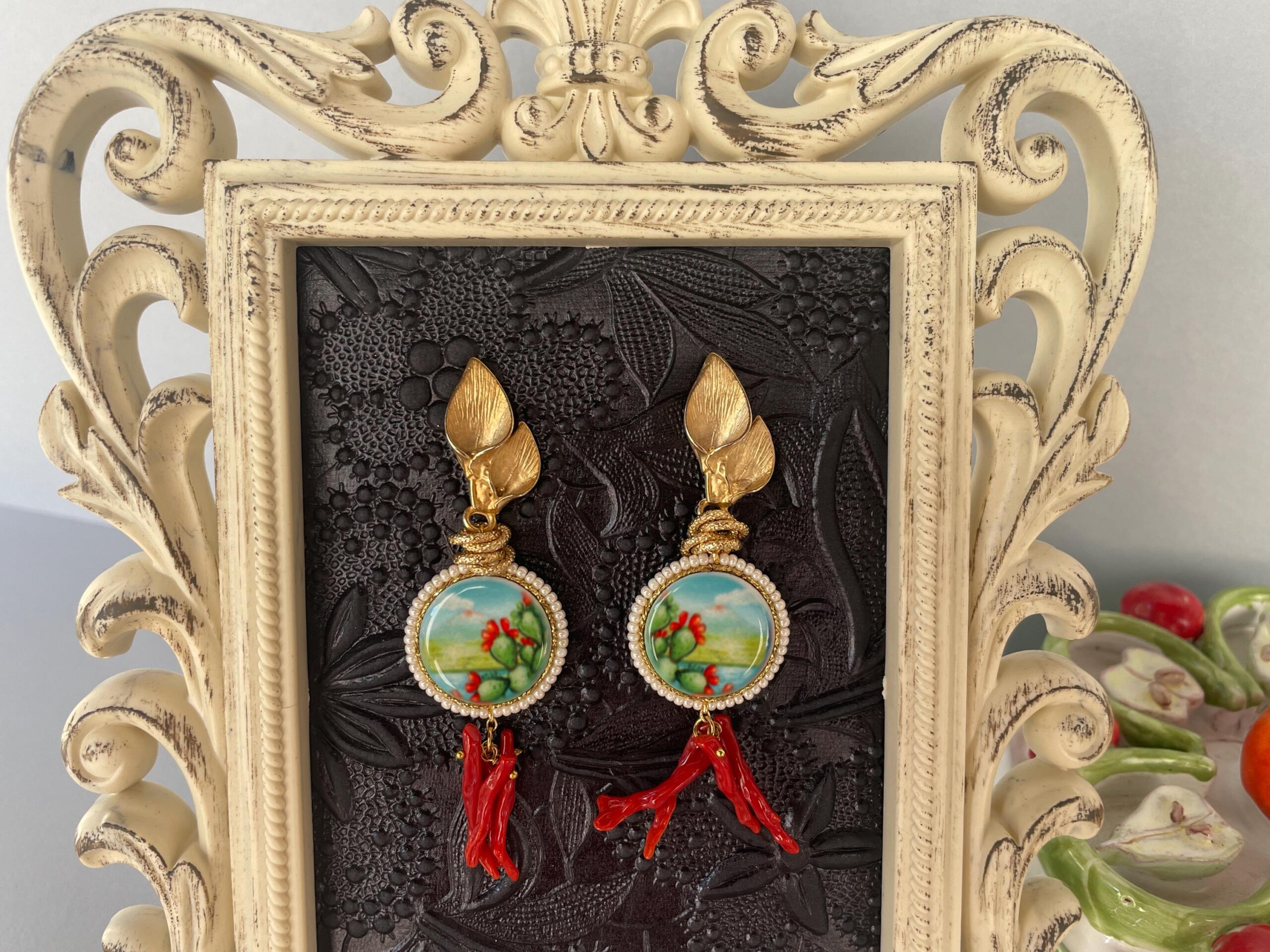 Orecchini siciliani, orecchini mattonella ceramica di Caltagirone con Fico d’India, pendenti rami di corallo, orecchini maxi. Fichi d'India e cactus