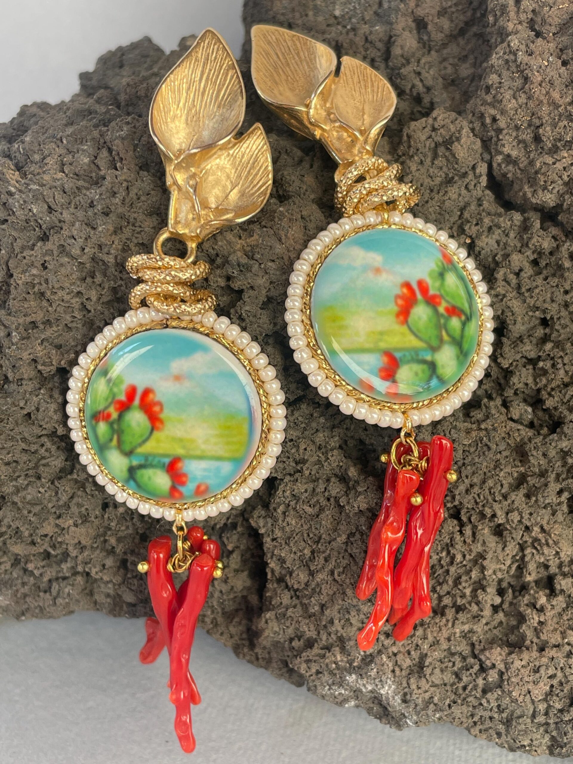 Orecchini siciliani, orecchini mattonella ceramica di Caltagirone con Fico d’India, pendenti rami di corallo, orecchini maxi. Fichi d'India e cactus