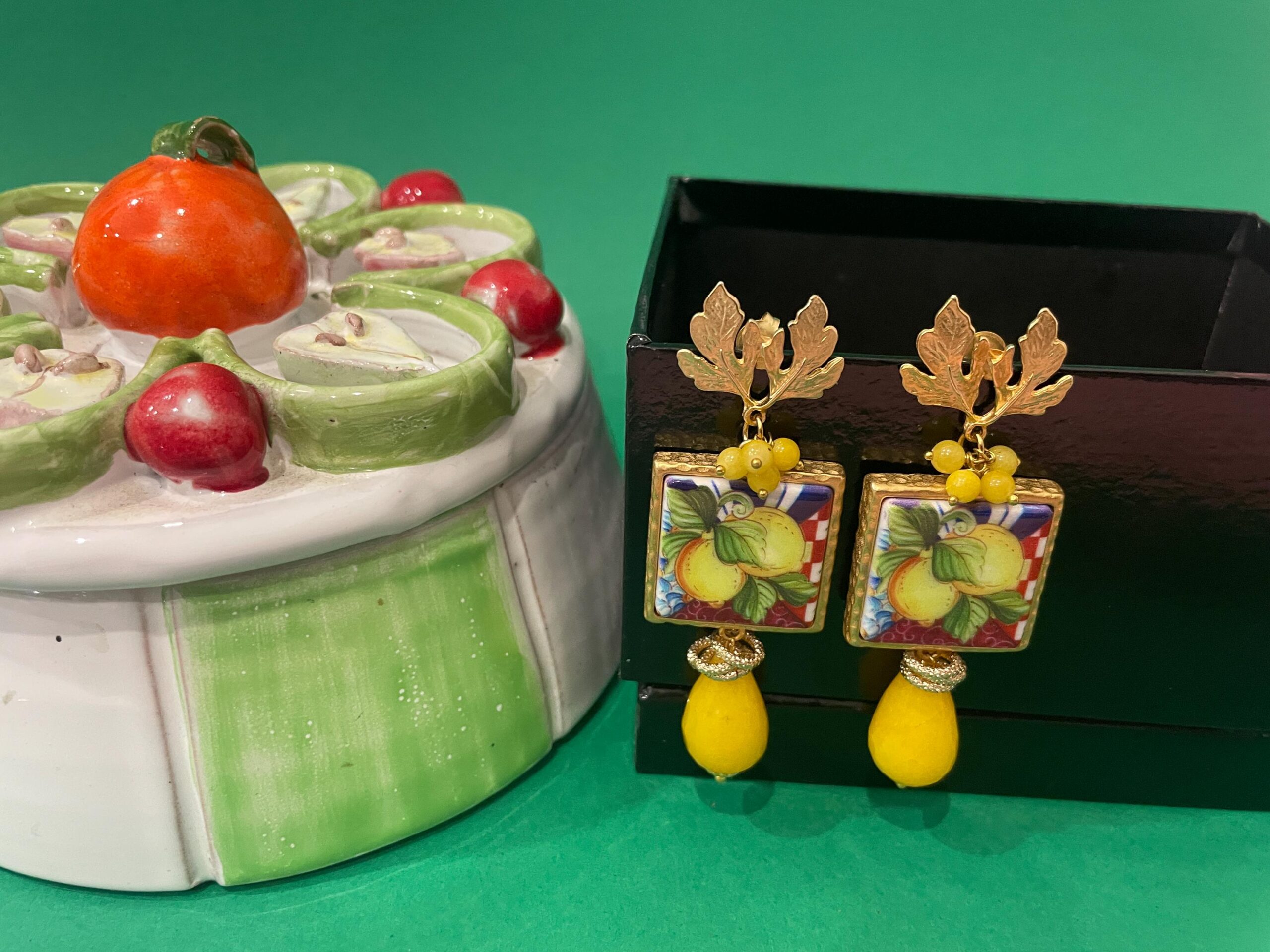 Orecchini con mattonelle Caltagirone, orecchini siciliani con Limoni, orecchini con Agata gialla. Limoni e Agrumi
