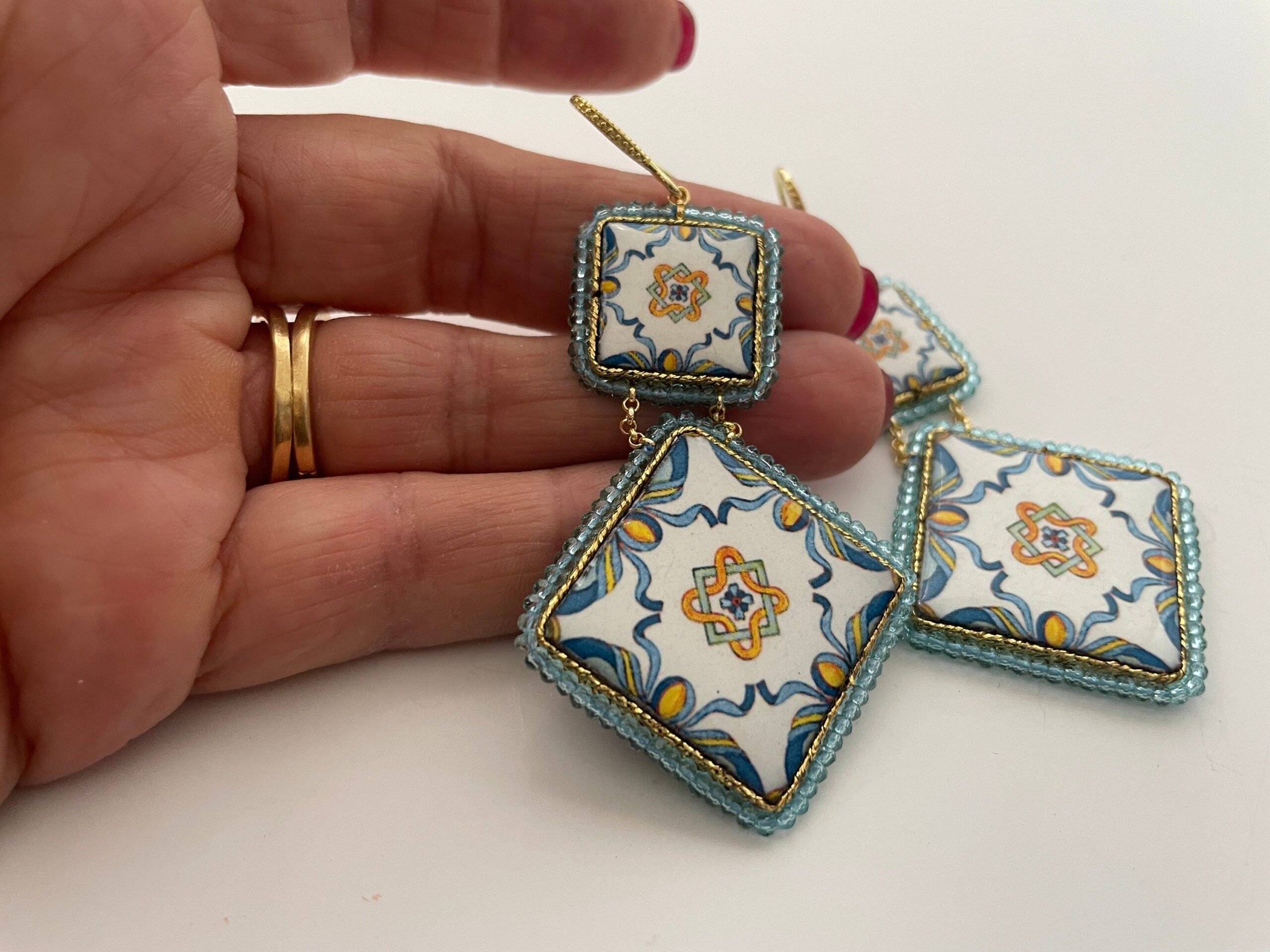 Orecchini Caltagirone, Orecchini siciliani, orecchini maiolica siciliana, orecchini pendenti, orecchini con mattonelle, argento 925 Orecchini con Mattonelle Caltagirone