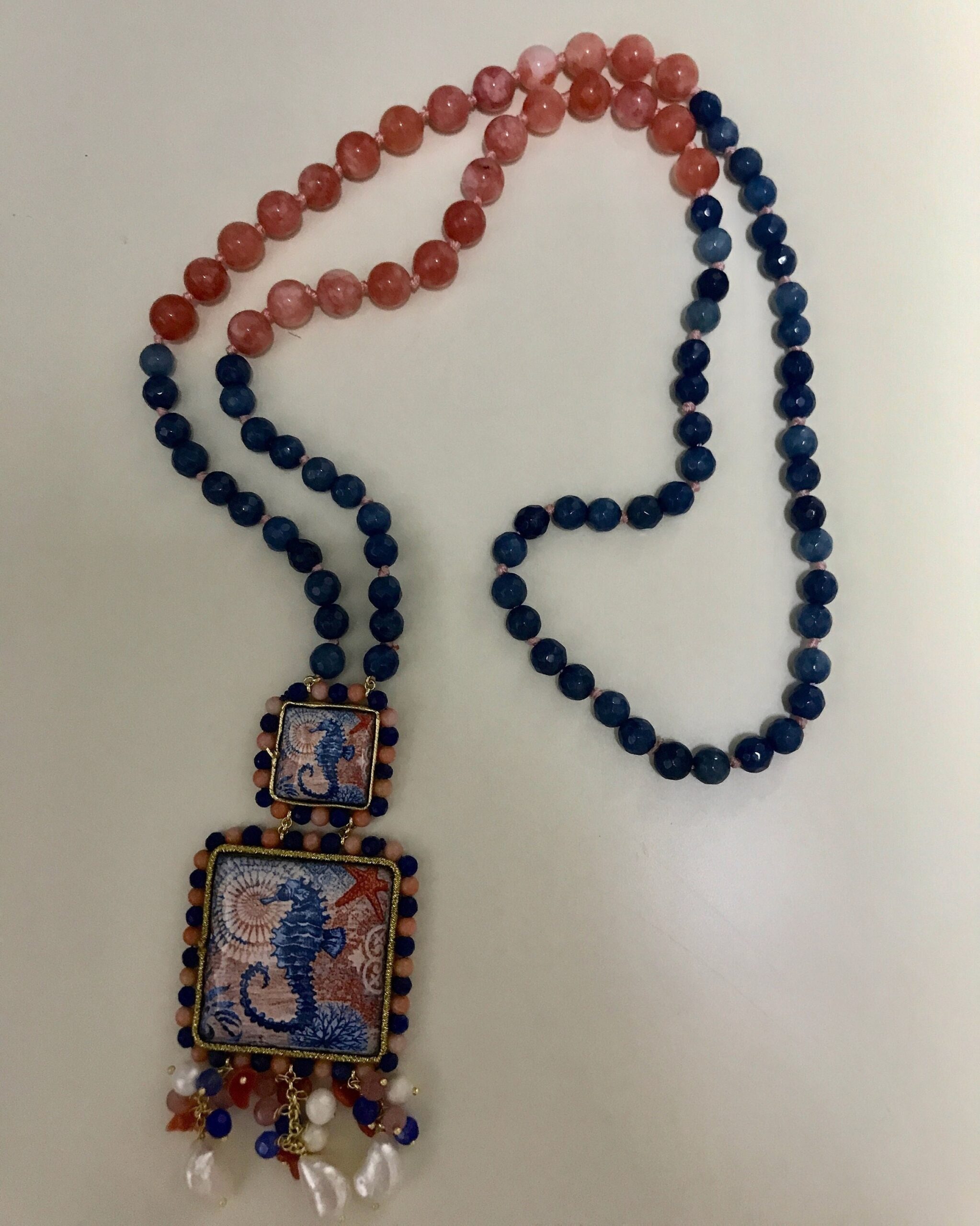 Collana siciliana con perle miste, agata rosa e agata blu, mattonelle di ceramica di caltagirone. regalo ragazza. Collane con Mattonelle Caltagirone