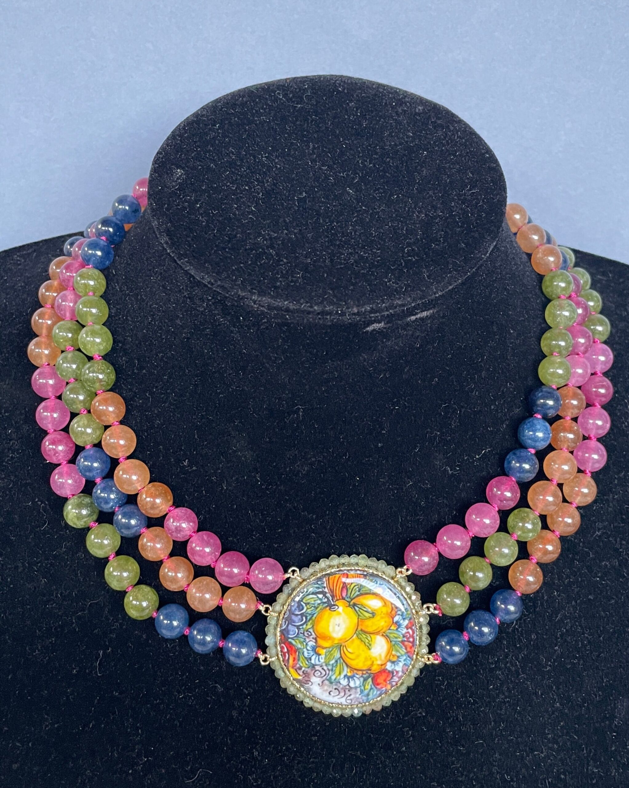 Collier tre fili, girocollo Giada Tormalina multicolor, collana annodata a mano, collana con mattonella Caltagirone, collana limone. Collane con Mattonelle Caltagirone
