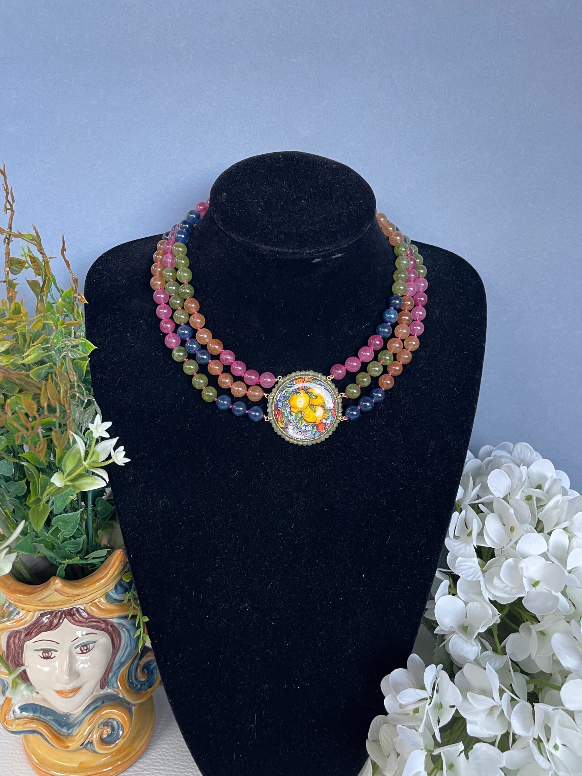 Collier tre fili, girocollo Giada Tormalina multicolor, collana annodata a mano, collana con mattonella Caltagirone, collana limone. Collane con Mattonelle Caltagirone