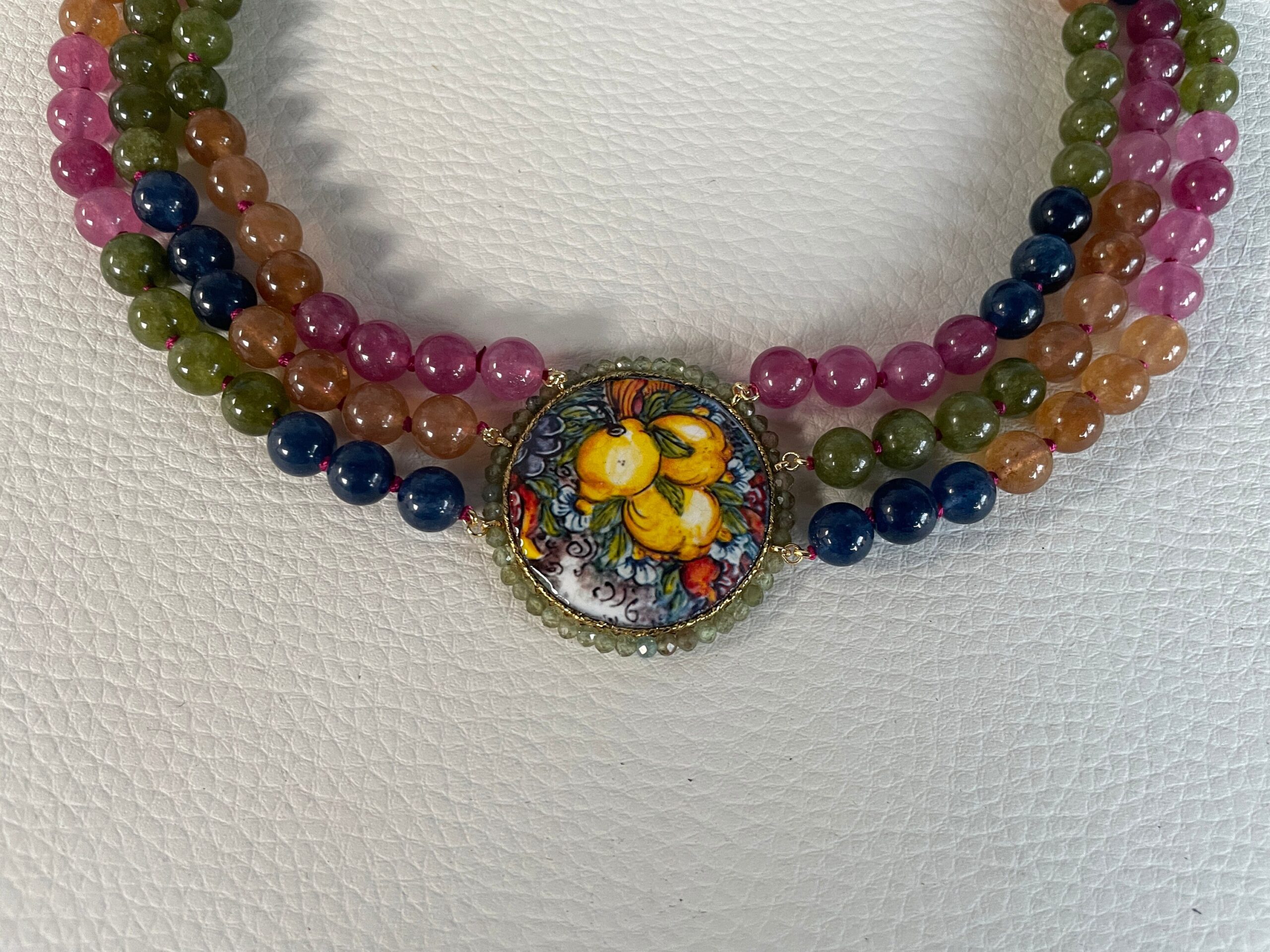 Collier tre fili, girocollo Giada Tormalina multicolor, collana annodata a mano, collana con mattonella Caltagirone, collana limone. Collane con Mattonelle Caltagirone
