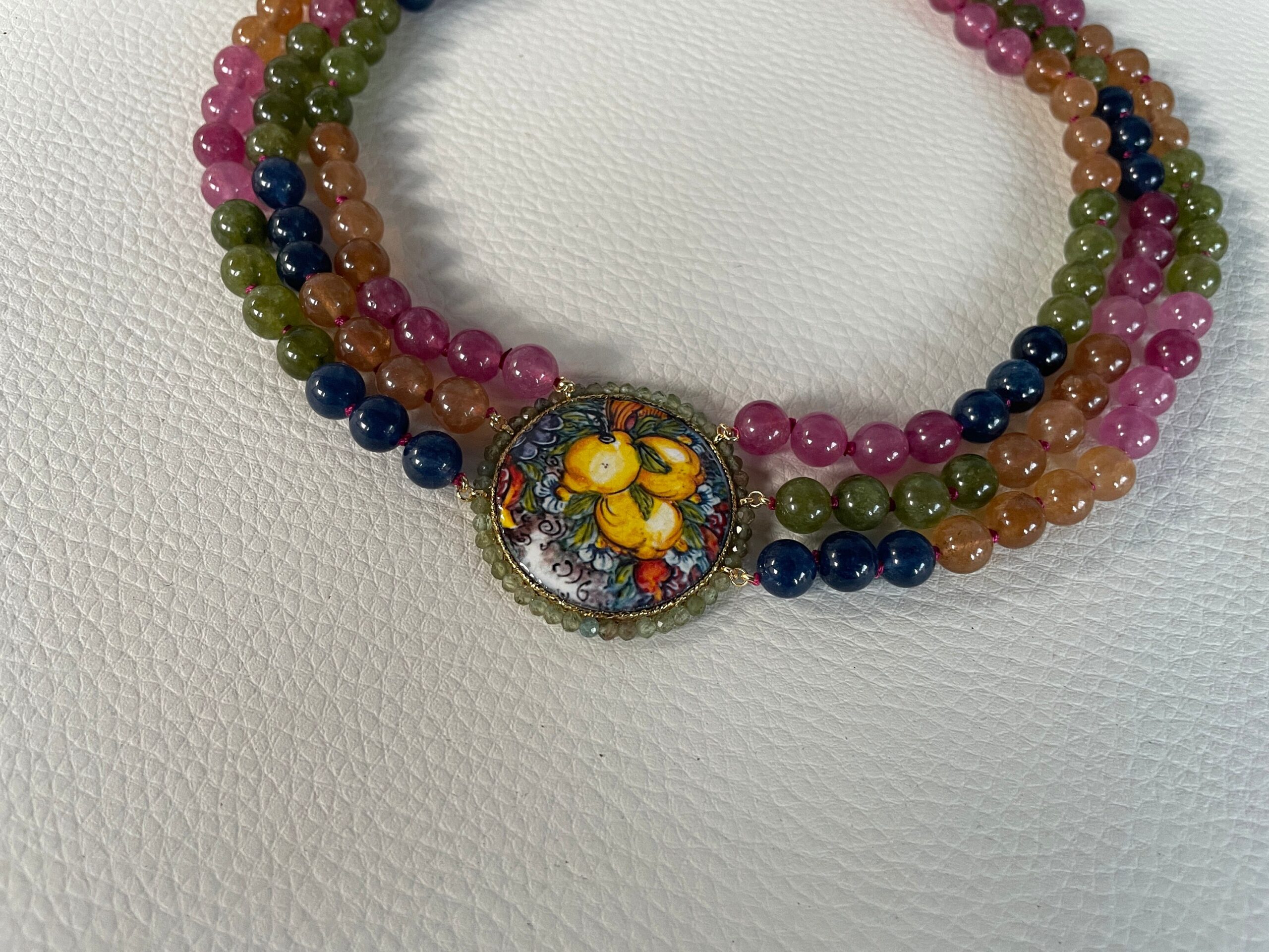 Collier tre fili, girocollo Giada Tormalina multicolor, collana annodata a mano, collana con mattonella Caltagirone, collana limone. Collane con Mattonelle Caltagirone