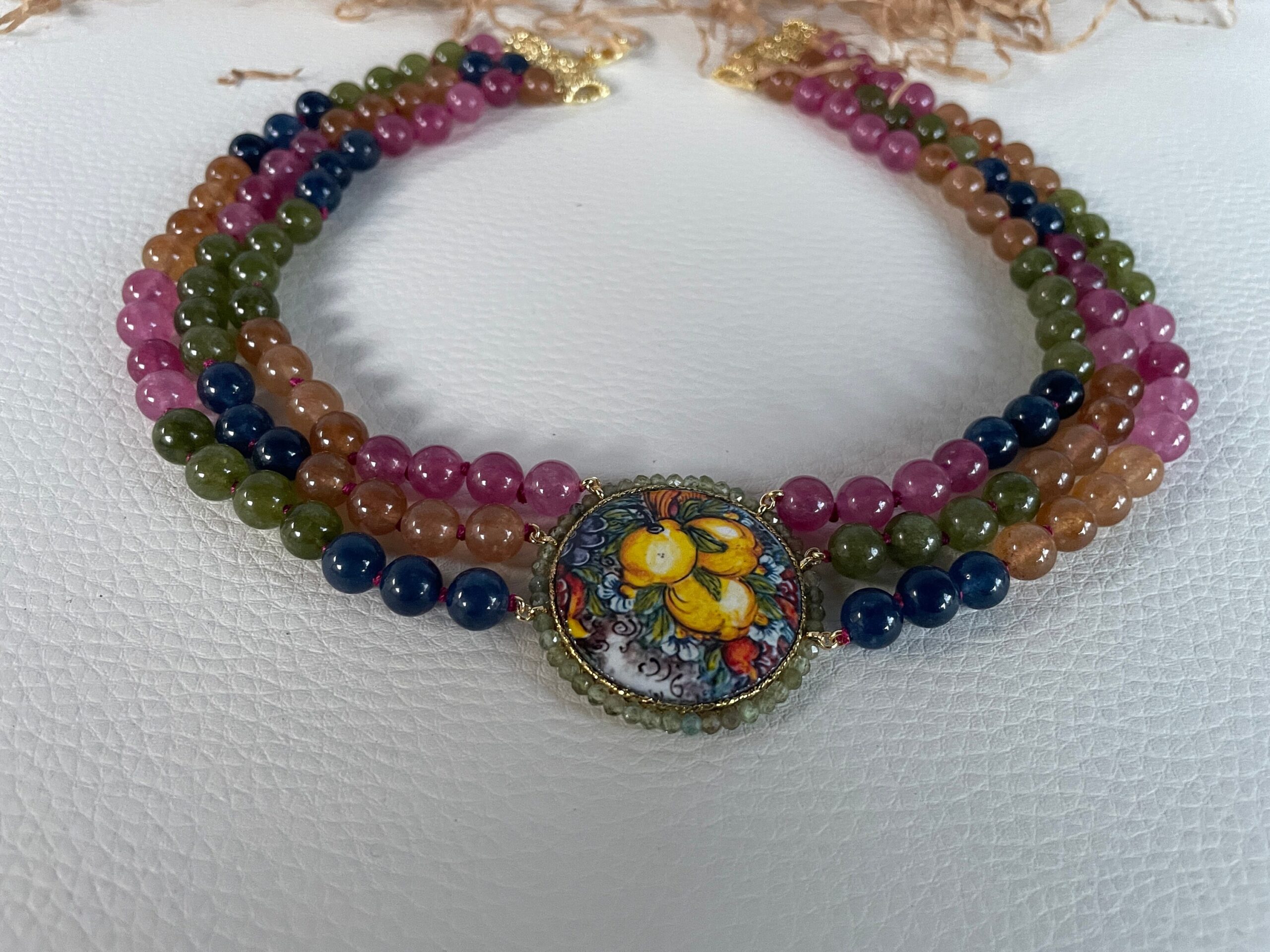 Collier tre fili, girocollo Giada Tormalina multicolor, collana annodata a mano, collana con mattonella Caltagirone, collana limone. Collane con Mattonelle Caltagirone