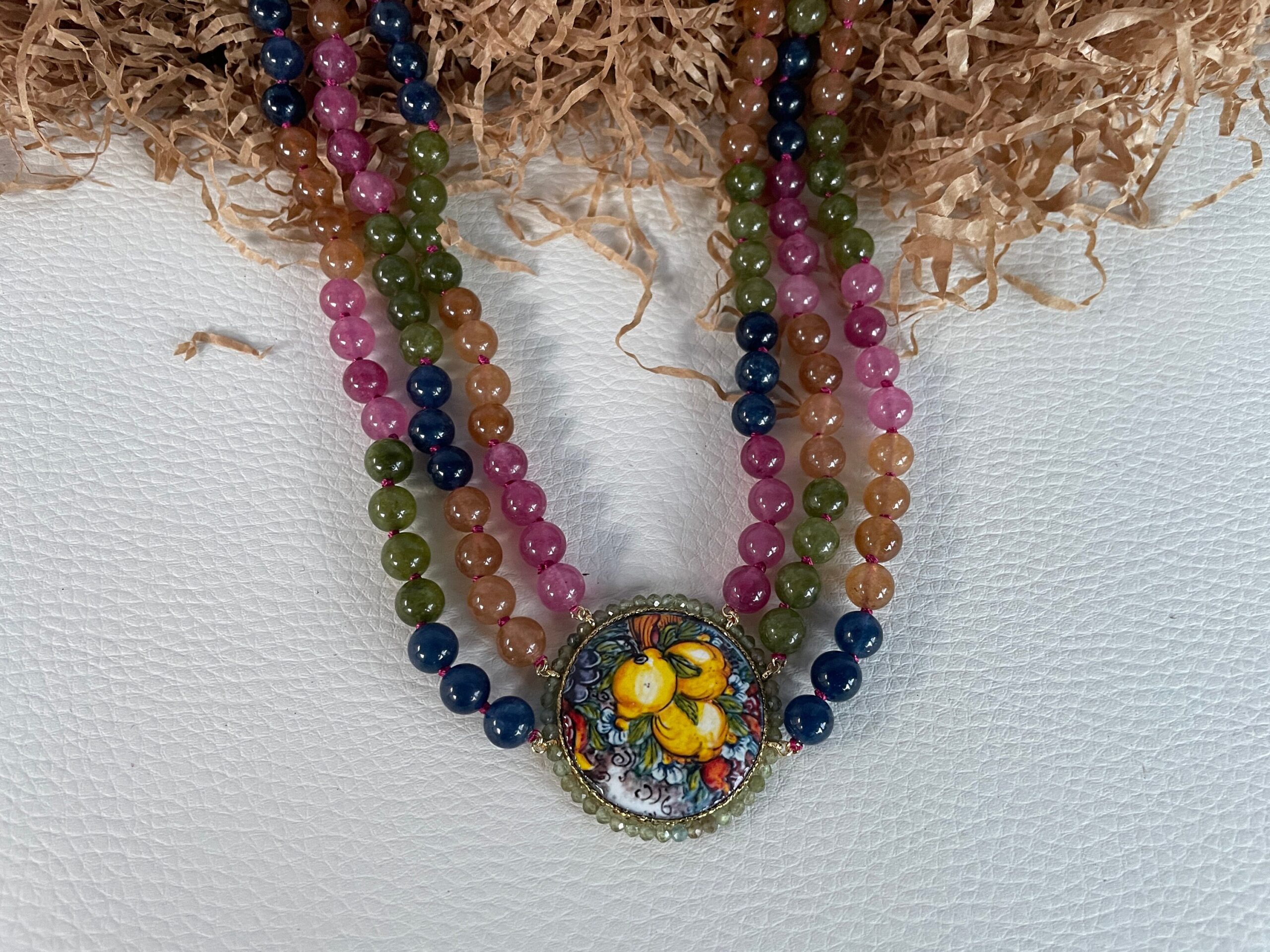 Collier tre fili, girocollo Giada Tormalina multicolor, collana annodata a mano, collana con mattonella Caltagirone, collana limone. Collane con Mattonelle Caltagirone