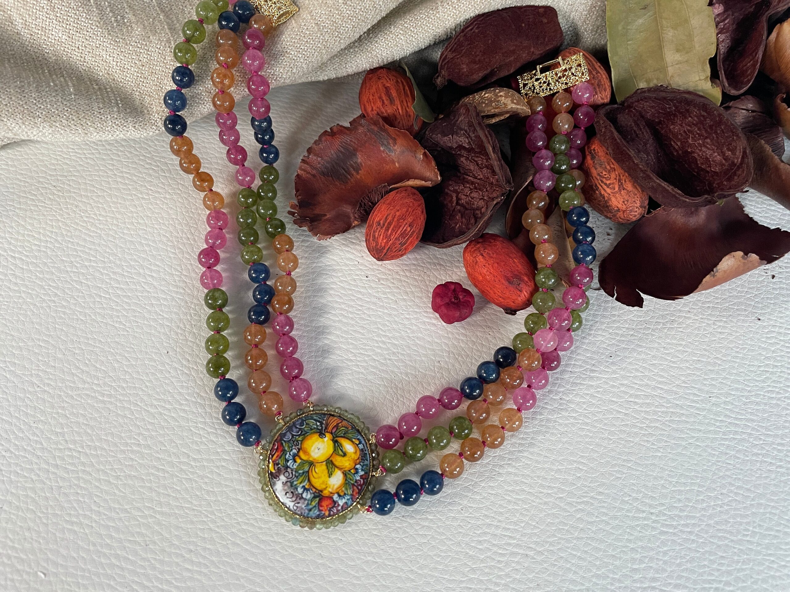 Collier tre fili, girocollo Giada Tormalina multicolor, collana annodata a mano, collana con mattonella Caltagirone, collana limone. Collane con Mattonelle Caltagirone