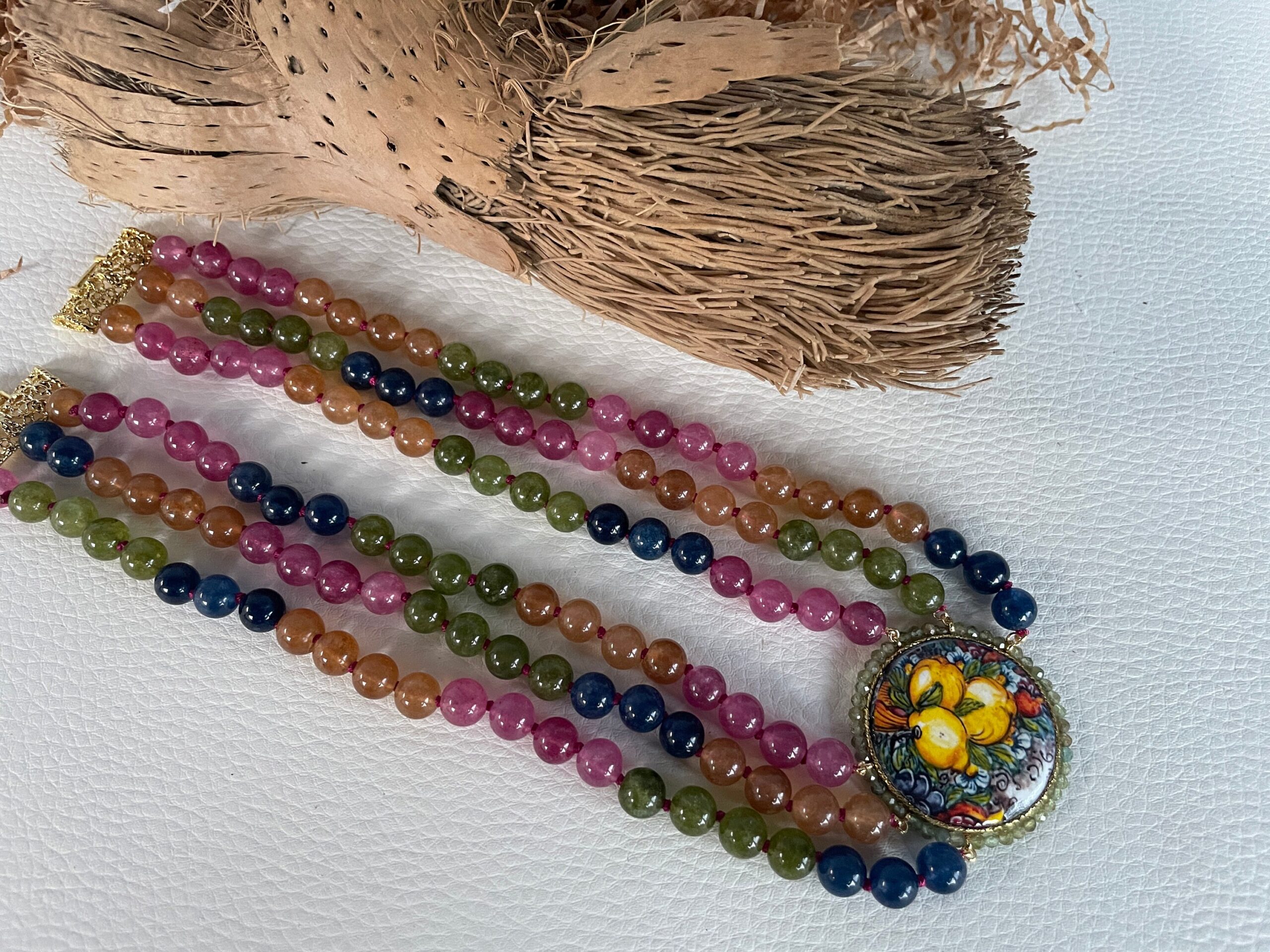 Collier tre fili, girocollo Giada Tormalina multicolor, collana annodata a mano, collana con mattonella Caltagirone, collana limone. Collane con Mattonelle Caltagirone
