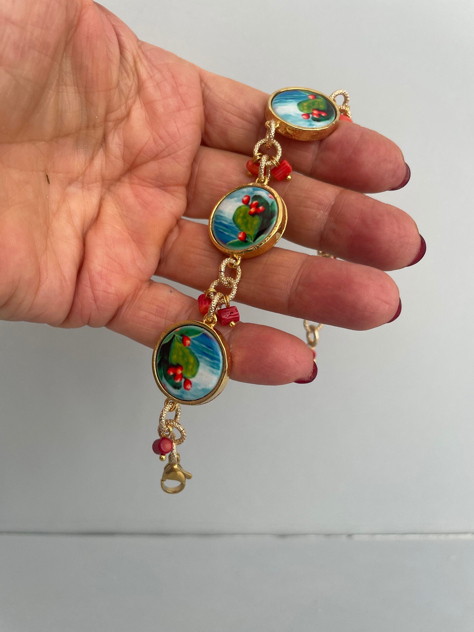 Bracciale mattonelle, Bracciale siciliano, mattonelle ceramica Caltagirone, Fico d’India, chips di corallo, catena a maglie, regalo per lei. Bracciali con Mattonelle Caltagirone