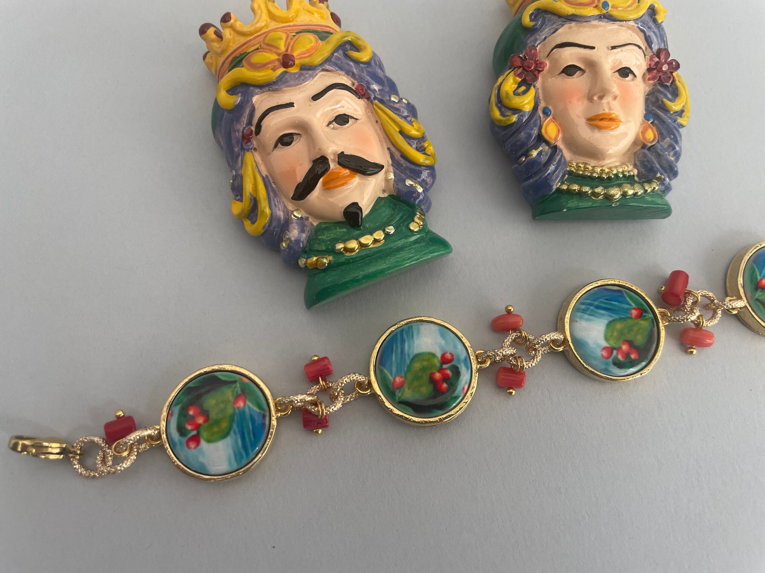 Bracciale mattonelle, Bracciale siciliano, mattonelle ceramica Caltagirone, Fico d’India, chips di corallo, catena a maglie, regalo per lei. Bracciali con Mattonelle Caltagirone