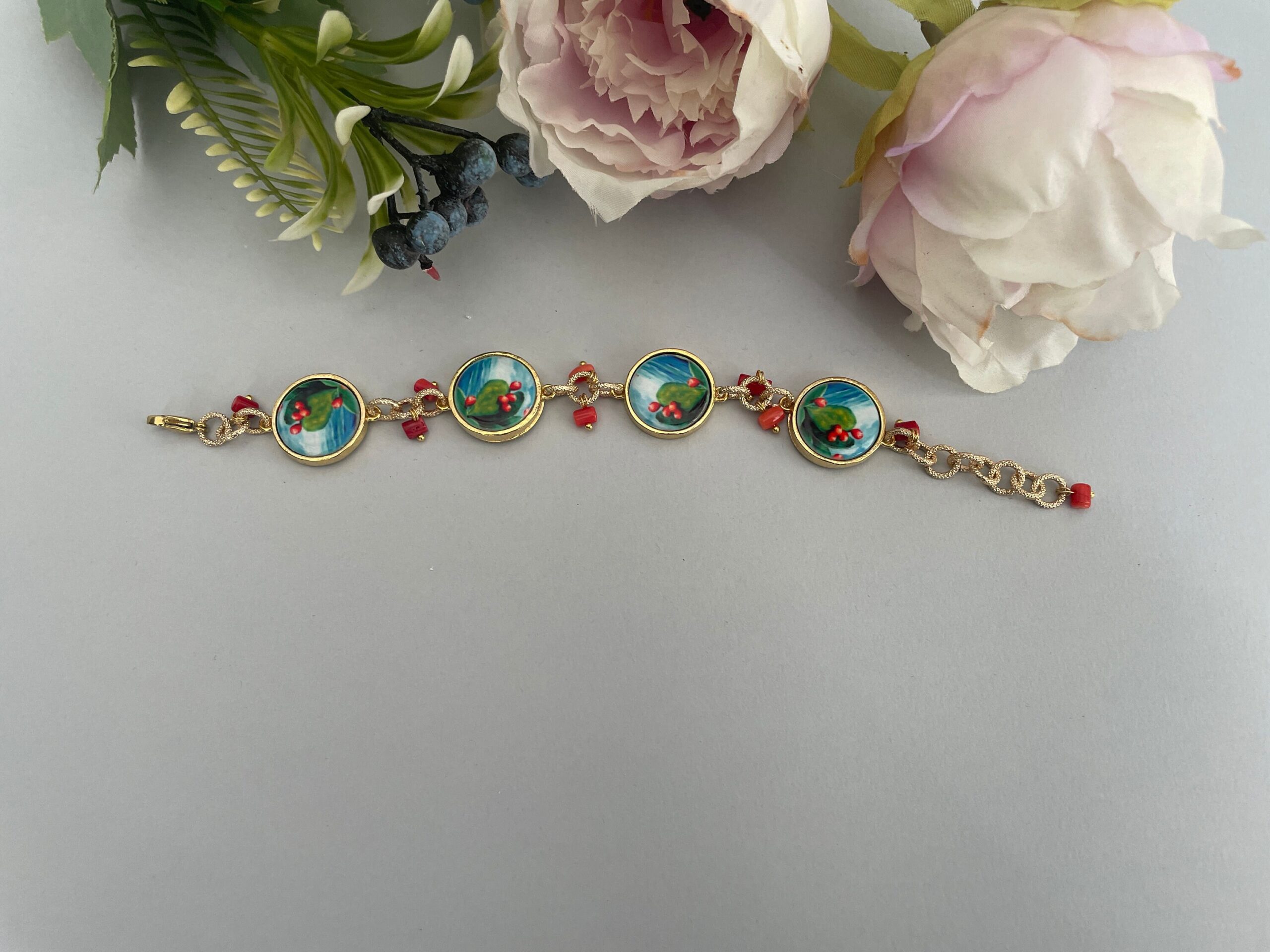 Bracciale mattonelle, Bracciale siciliano, mattonelle ceramica Caltagirone, Fico d’India, chips di corallo, catena a maglie, regalo per lei. Bracciali con Mattonelle Caltagirone