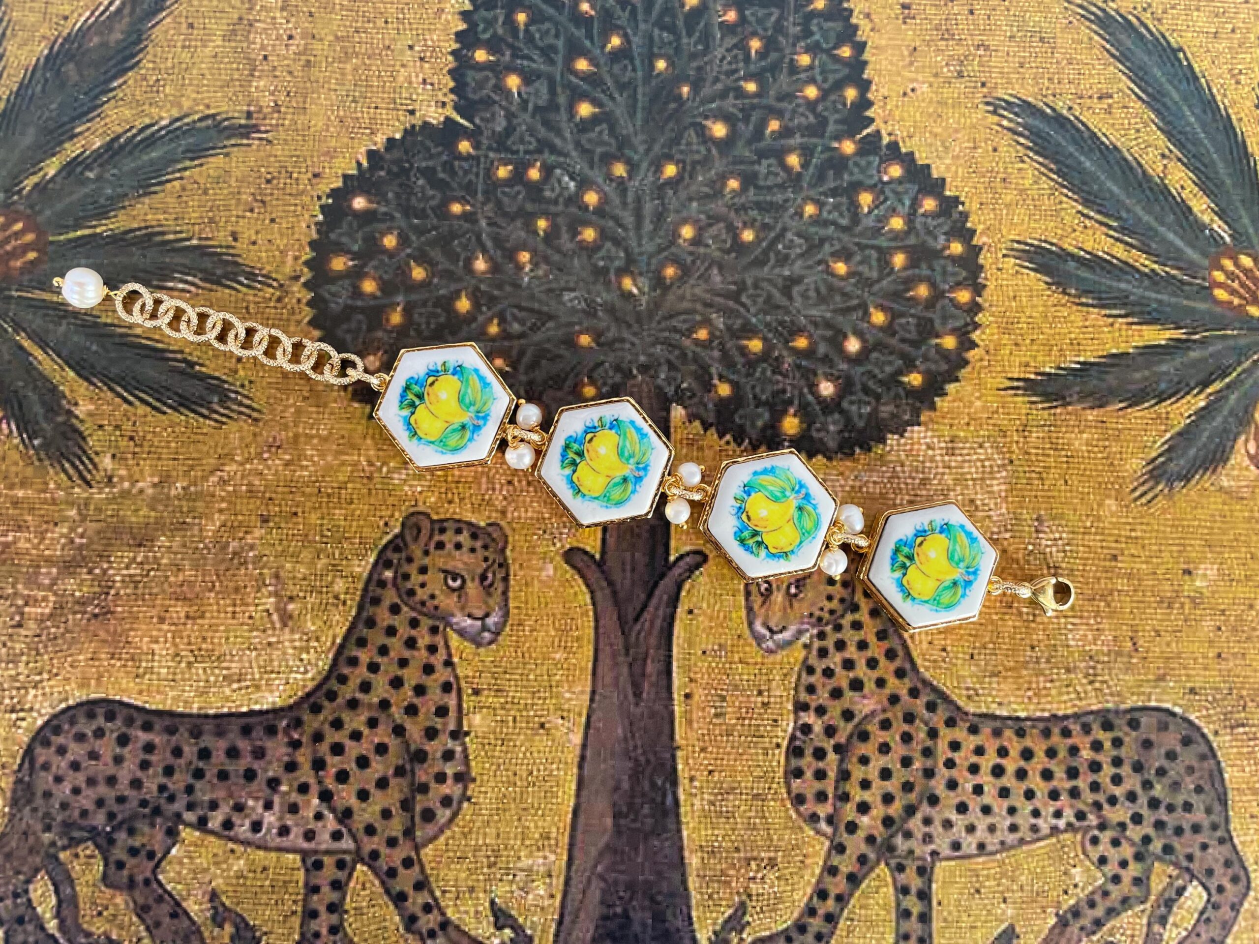 Bracciale mattonelle, Bracciale regolabile, mattonelle ceramica di Caltagirone, limoni, perle di fiume, catena a maglie. Bracciali con Mattonelle Caltagirone