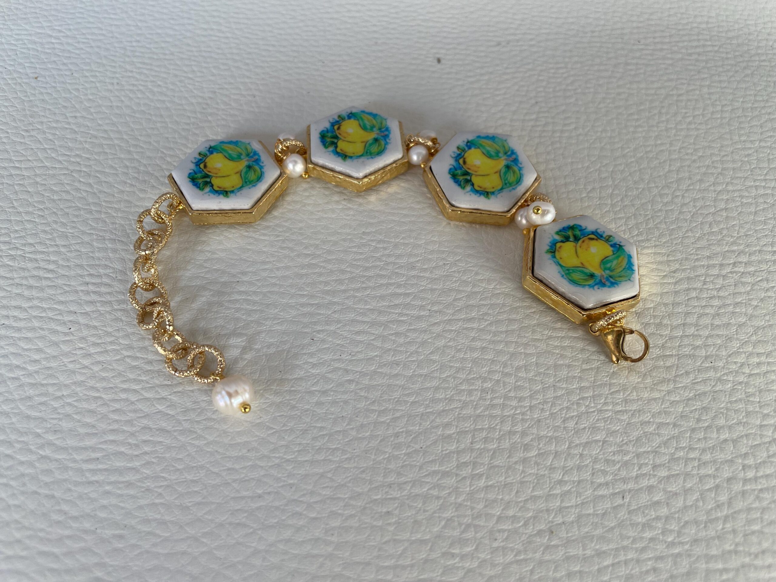 Bracciale mattonelle, Bracciale regolabile, mattonelle ceramica di Caltagirone, limoni, perle di fiume, catena a maglie. Bracciali con Mattonelle Caltagirone