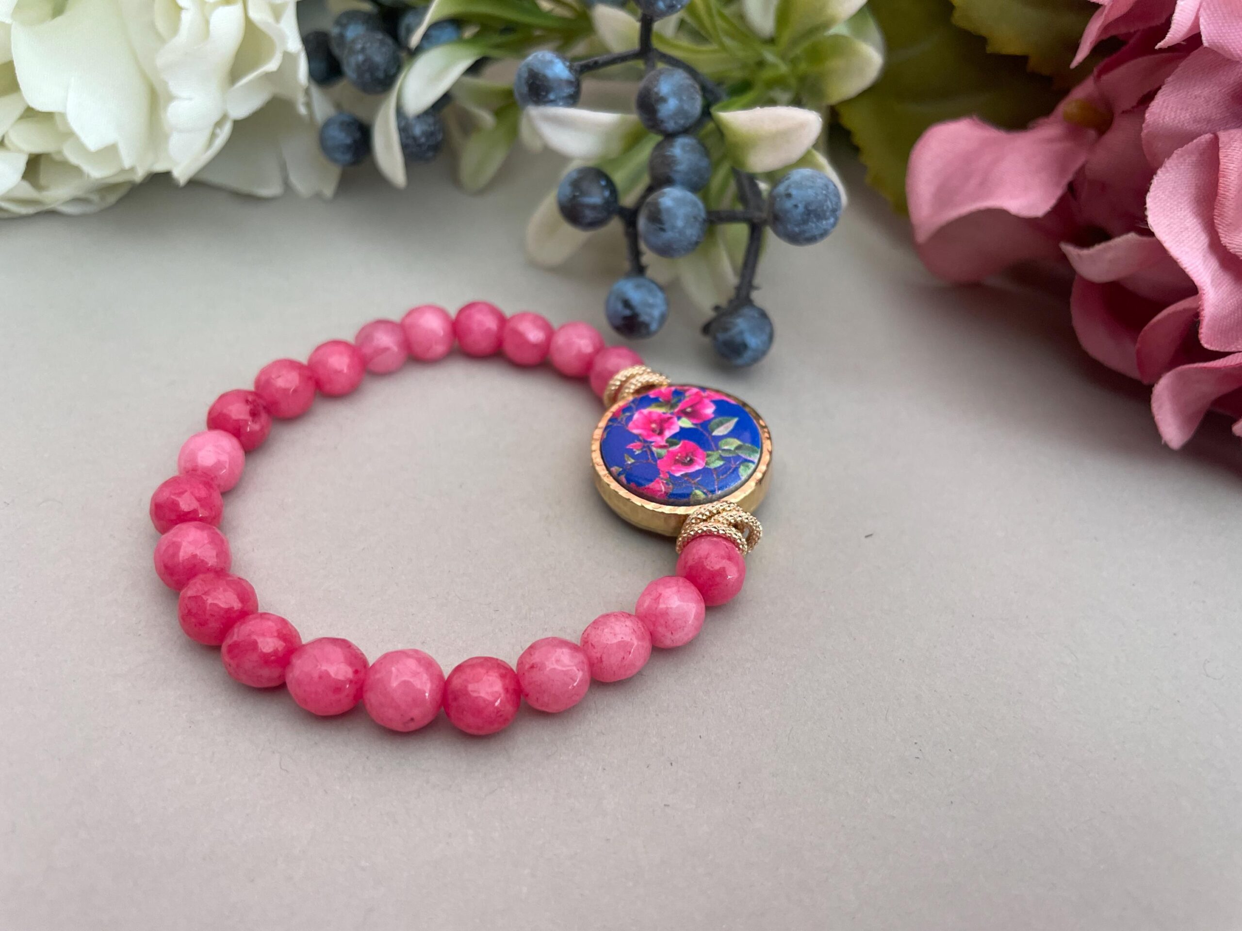 Bracciale elastico, bracciale siciliano, agata rosa, bracciale con mattonella Caltagirone decorata con Bouganvillea, bracciale rosa. Bracciali con Mattonelle Caltagirone