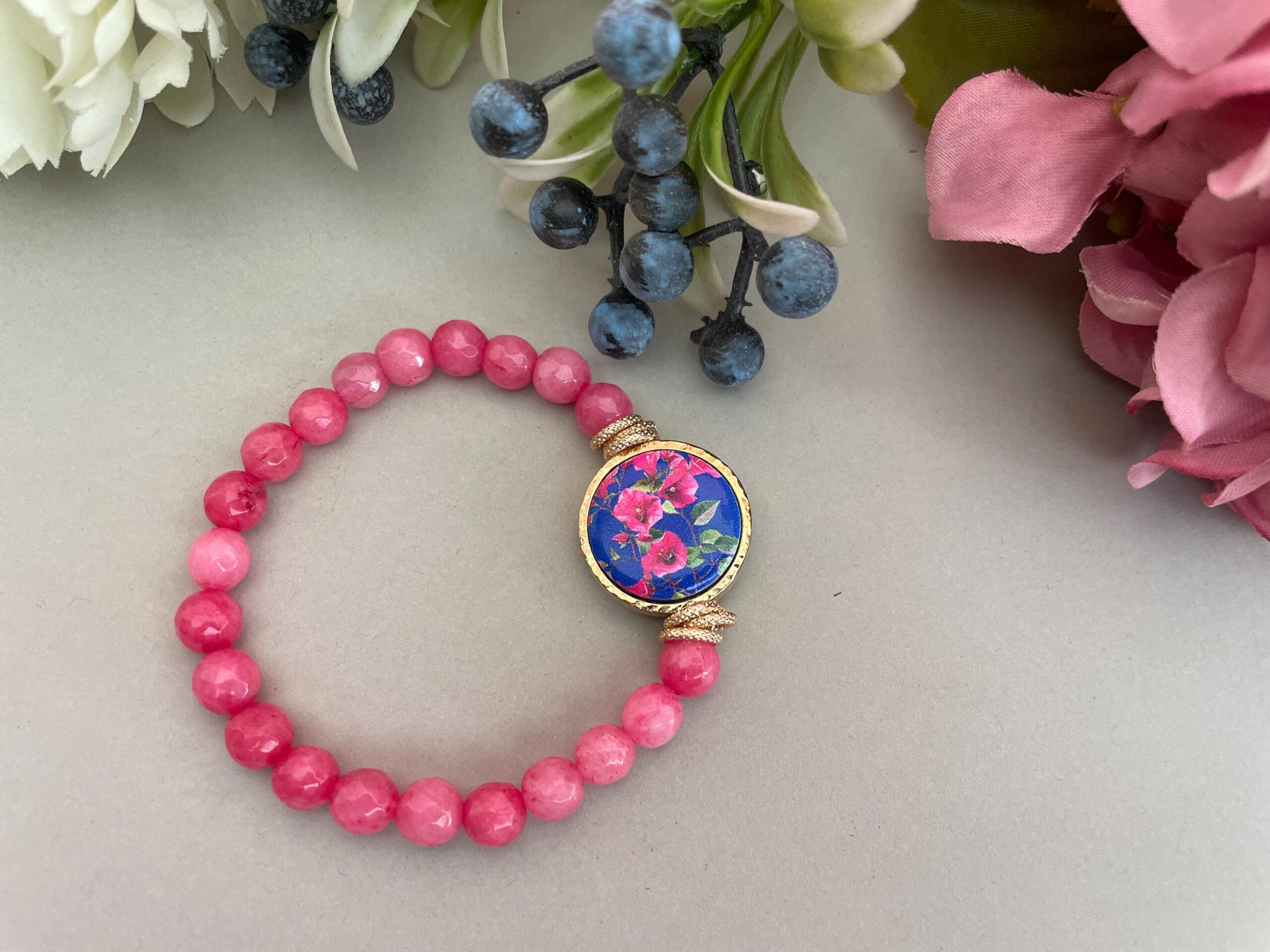 Bracciale elastico, bracciale siciliano, agata rosa, bracciale con mattonella Caltagirone decorata con Bouganvillea, bracciale rosa. Bracciali con Mattonelle Caltagirone
