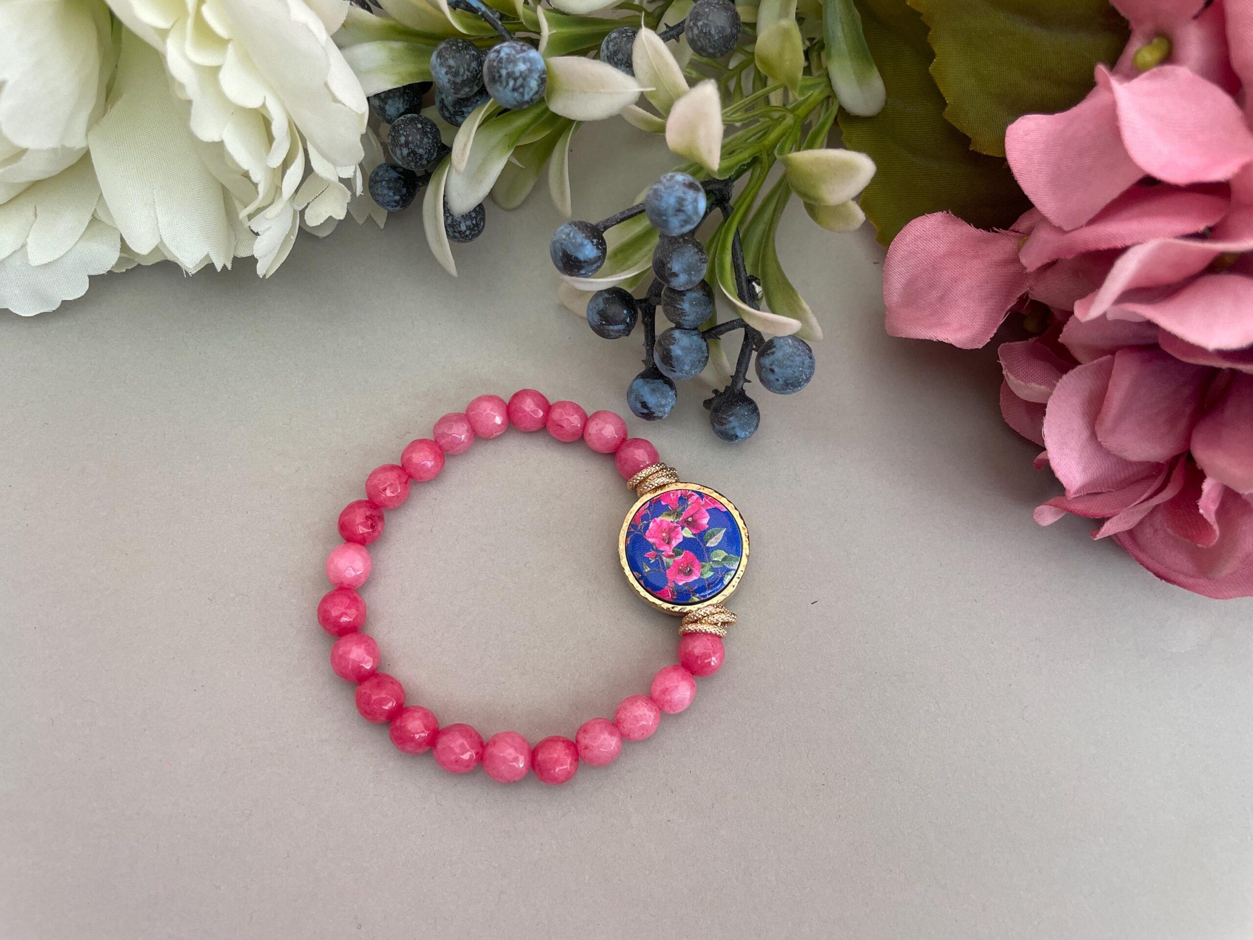 Bracciale elastico, bracciale siciliano, agata rosa, bracciale con mattonella Caltagirone decorata con Bouganvillea, bracciale rosa. Bracciali con Mattonelle Caltagirone