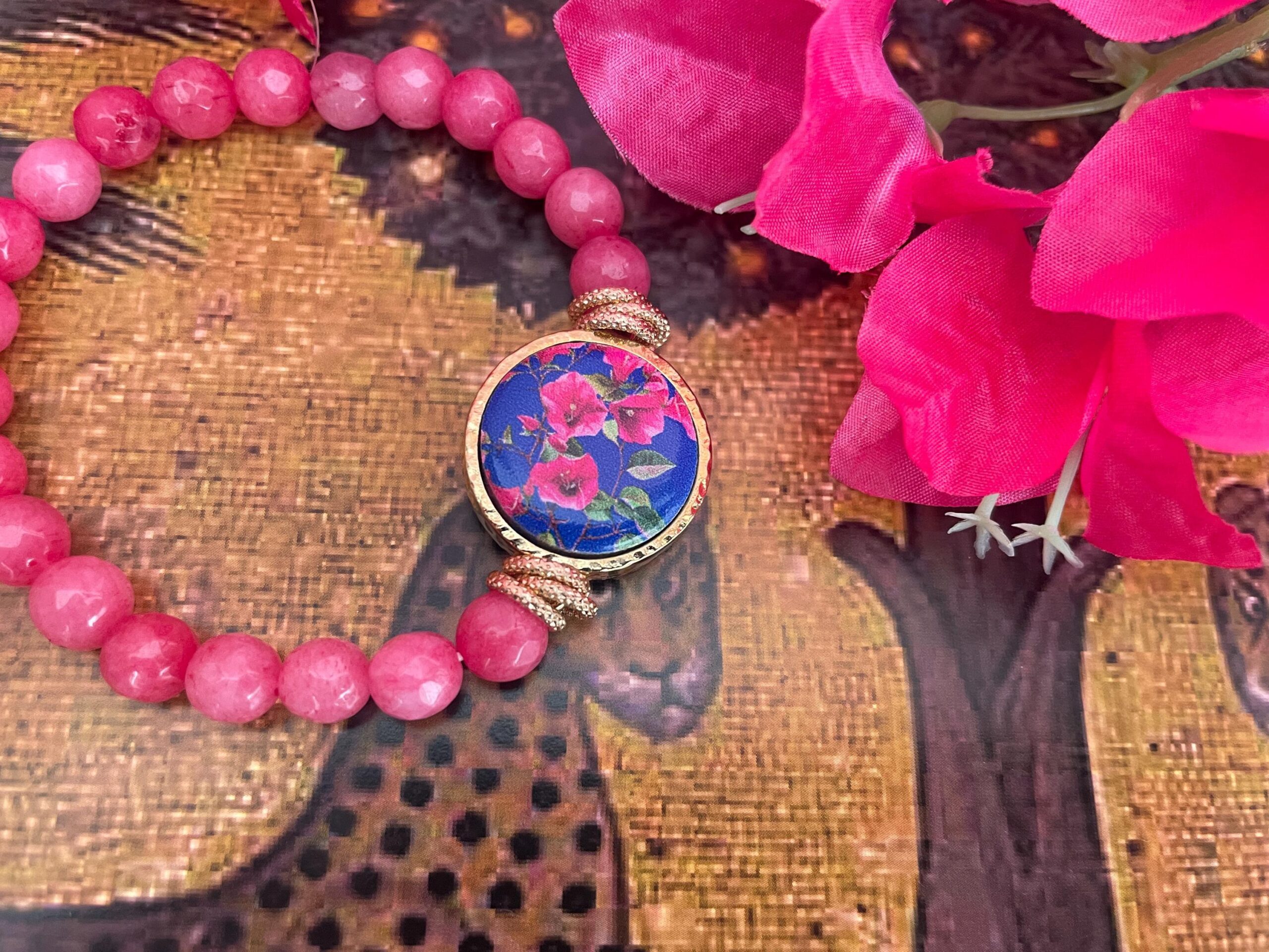 Bracciale elastico, bracciale siciliano, agata rosa, bracciale con mattonella Caltagirone decorata con Bouganvillea, bracciale rosa. Bracciali con Mattonelle Caltagirone