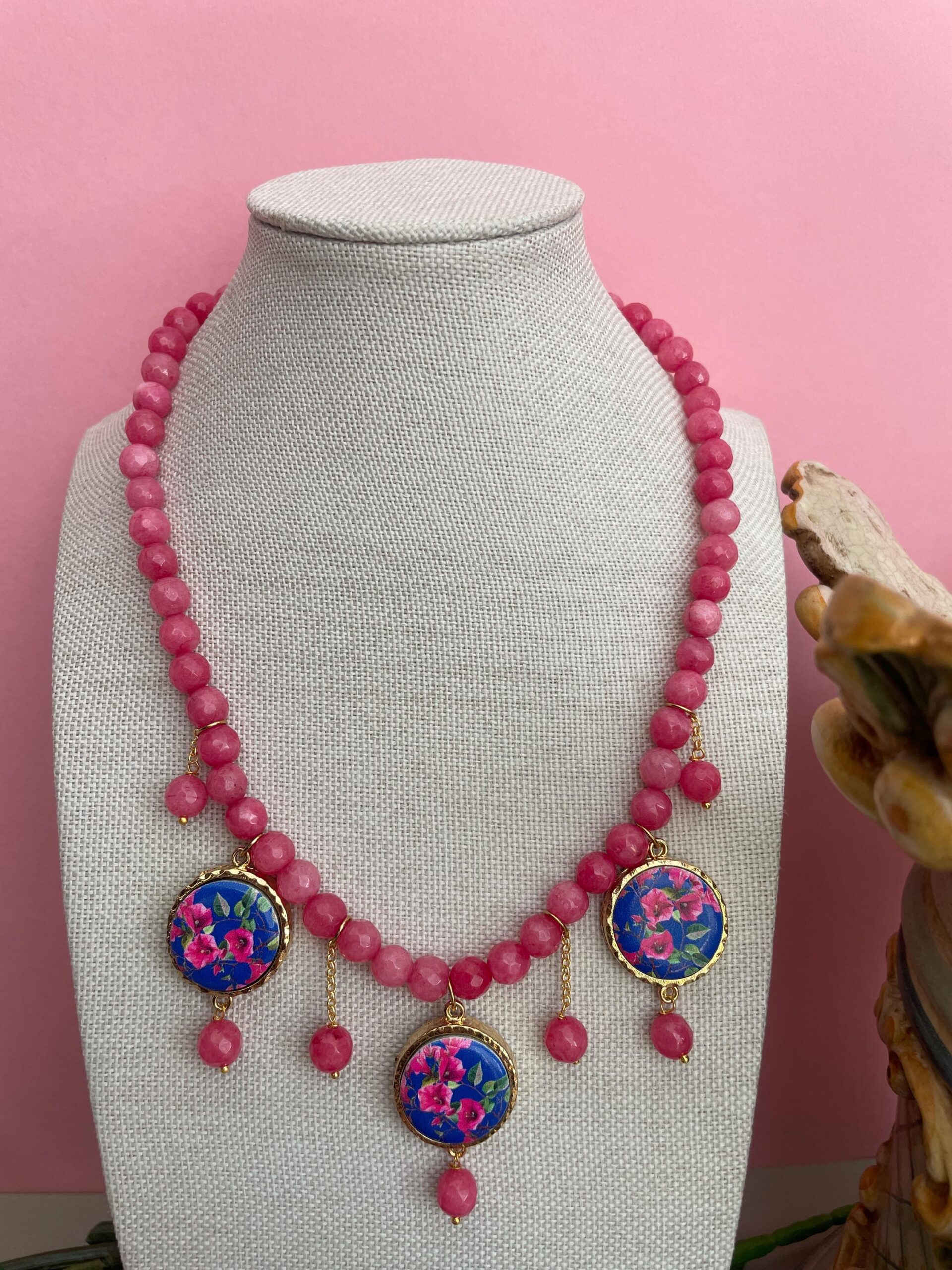 Bracciale elastico, bracciale siciliano, agata rosa, bracciale con mattonella Caltagirone decorata con Bouganvillea, bracciale rosa. Bracciali con Mattonelle Caltagirone