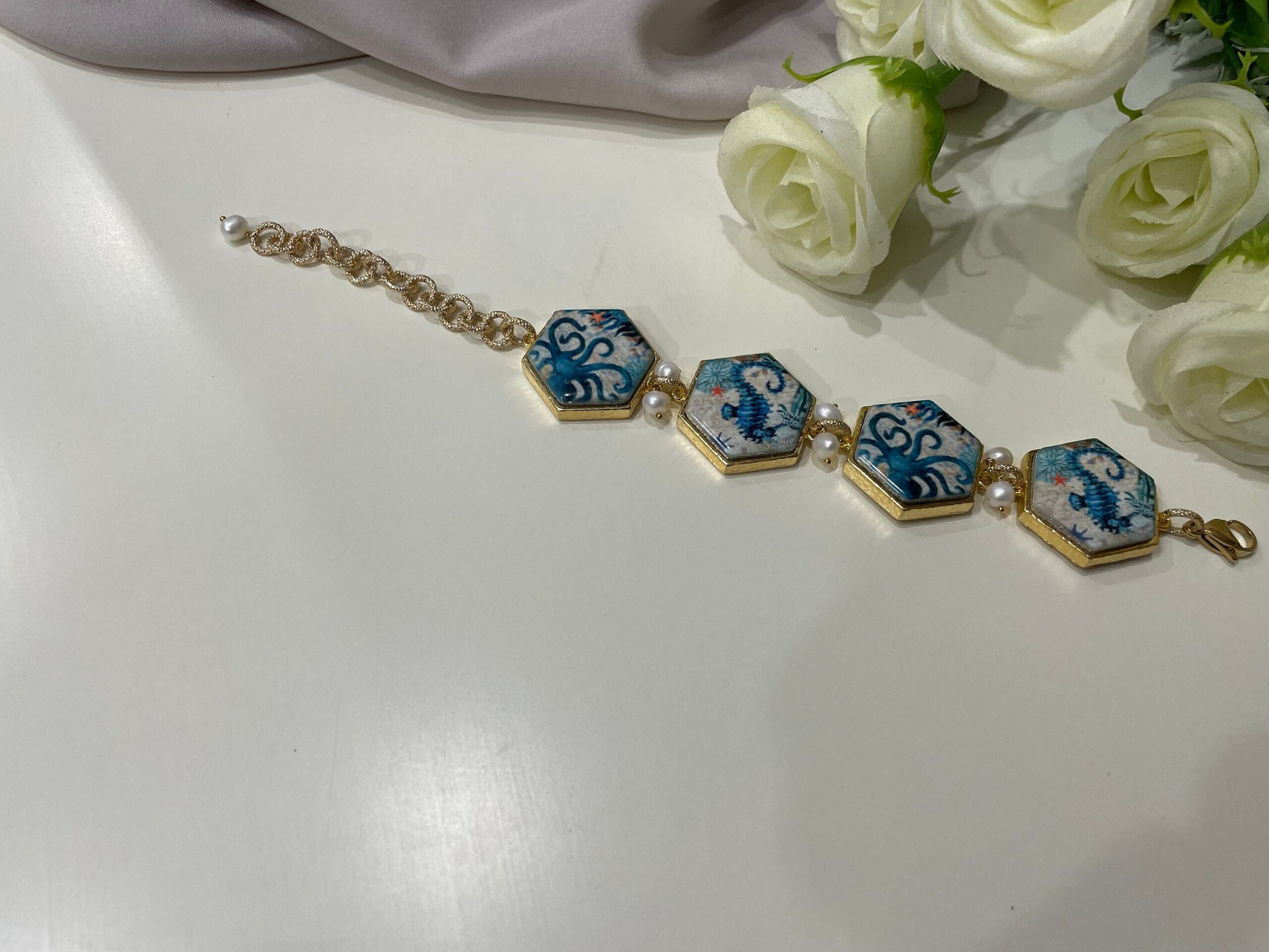 Bracciale mattonelle ceramica di caltagirone, polipo e cavalluccio marino, perle di fiume, bracciale caltagirone. regalo per lei. Bracciali con Mattonelle Caltagirone