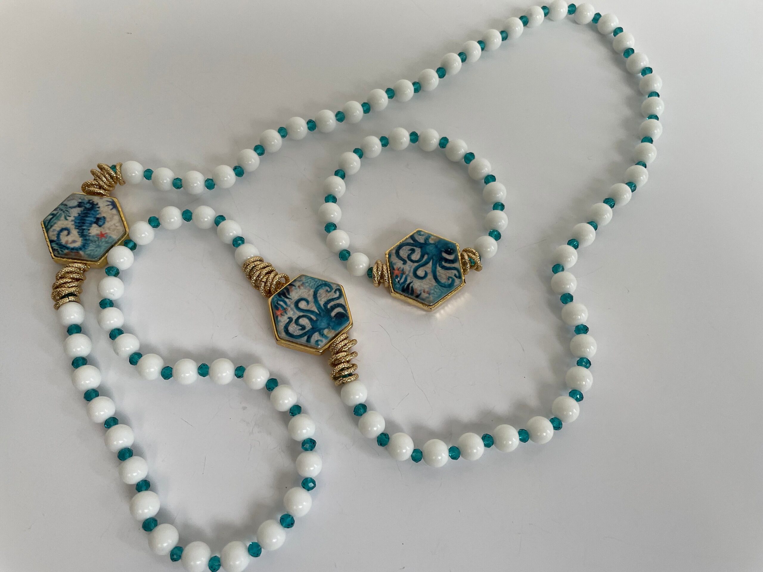 Bracciale Agata bianca, bracciale mattonella elastico, bracciale ceramica di Caltagirone, bracciale e collana bianchi, regalo per lei. Bracciali con Mattonelle Caltagirone