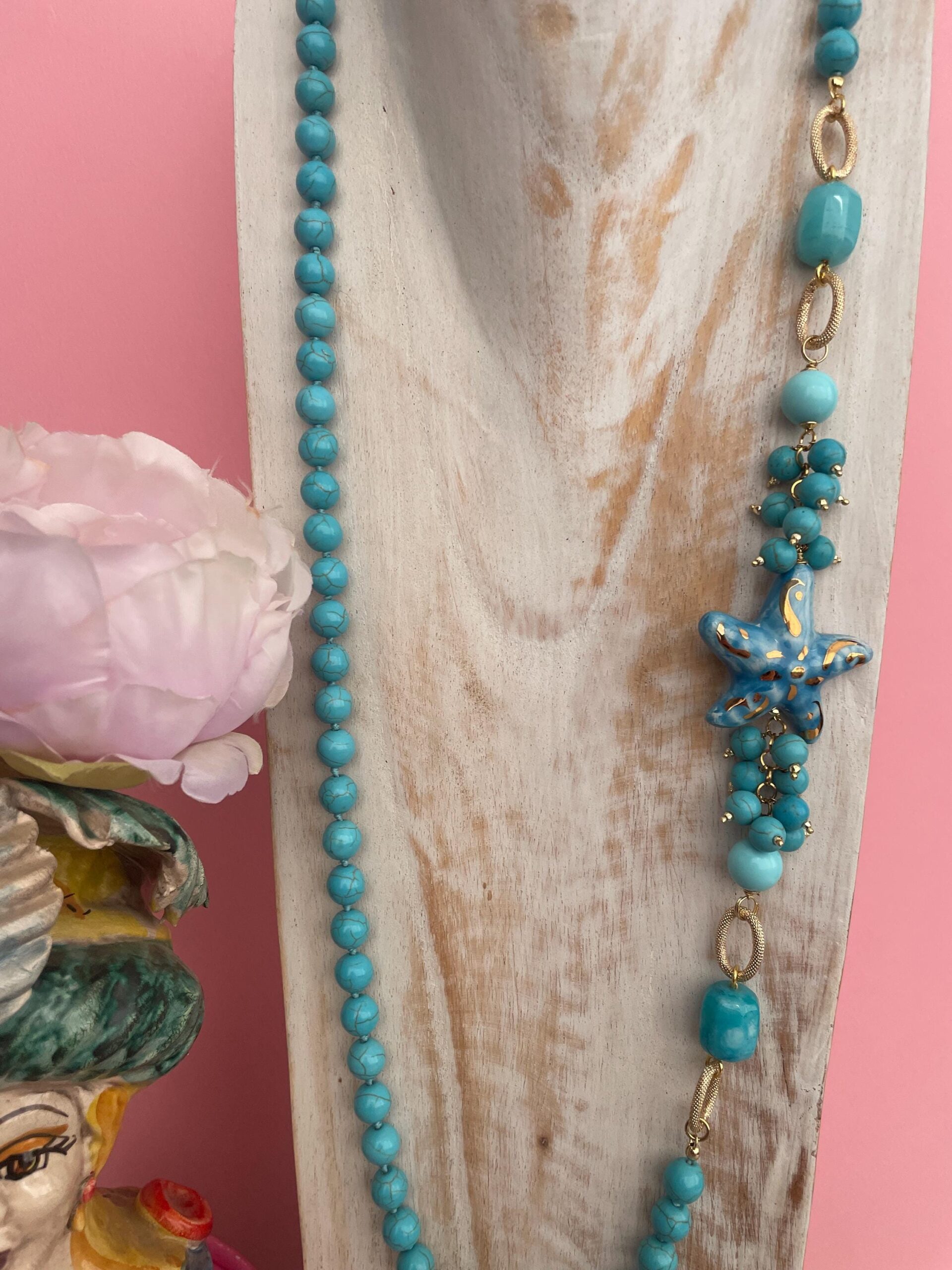 Collana siciliana con perle turchesi, Stella di ceramica di Caltagirone, collana annodata a mano. Collane caratteristiche siciliane