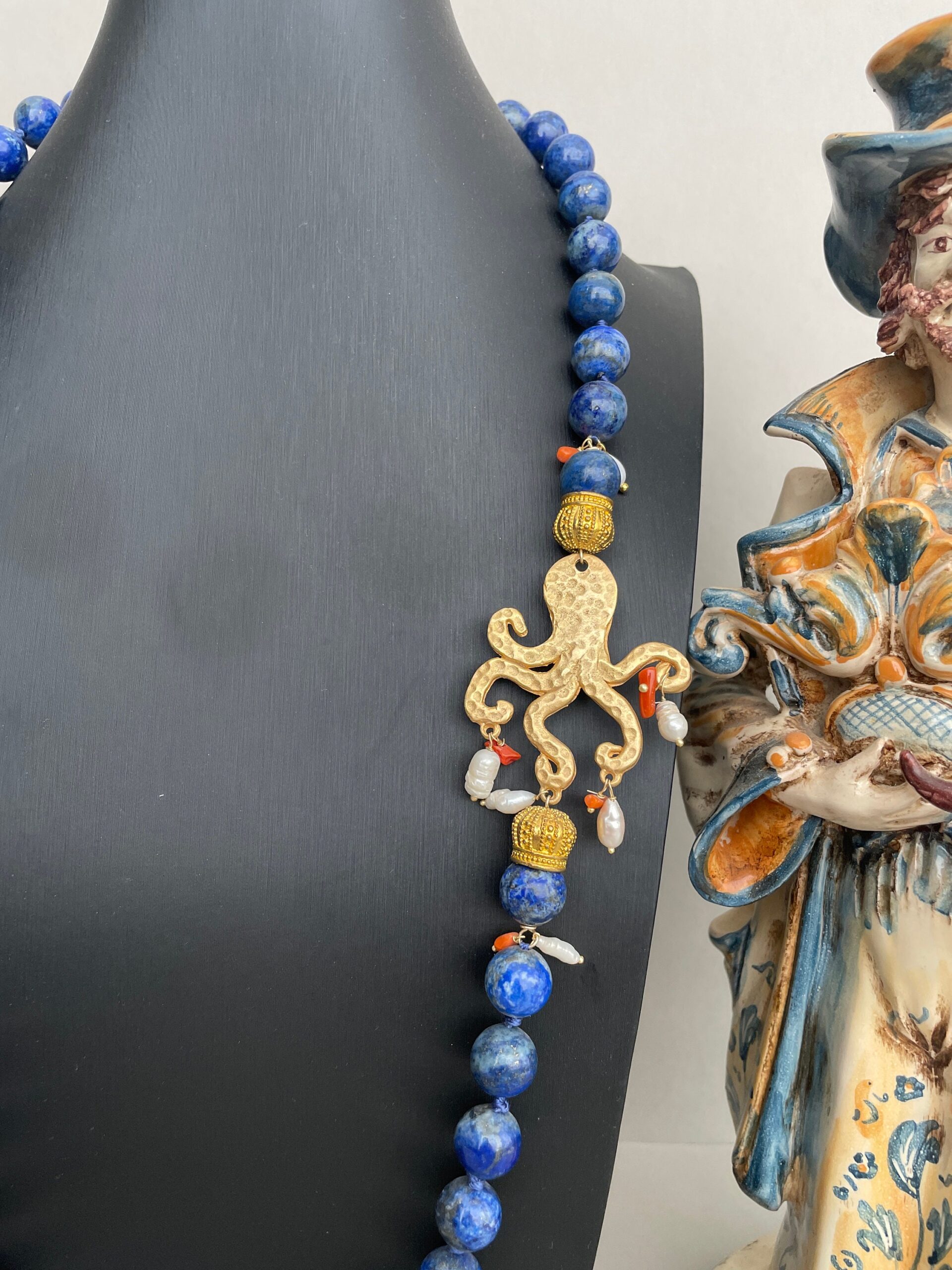 Collana siciliana, collana annodata a mano, collana di lapislazzuli, grande polipo di Zama oro, collana elegante, regalo per lei. Collane caratteristiche siciliane