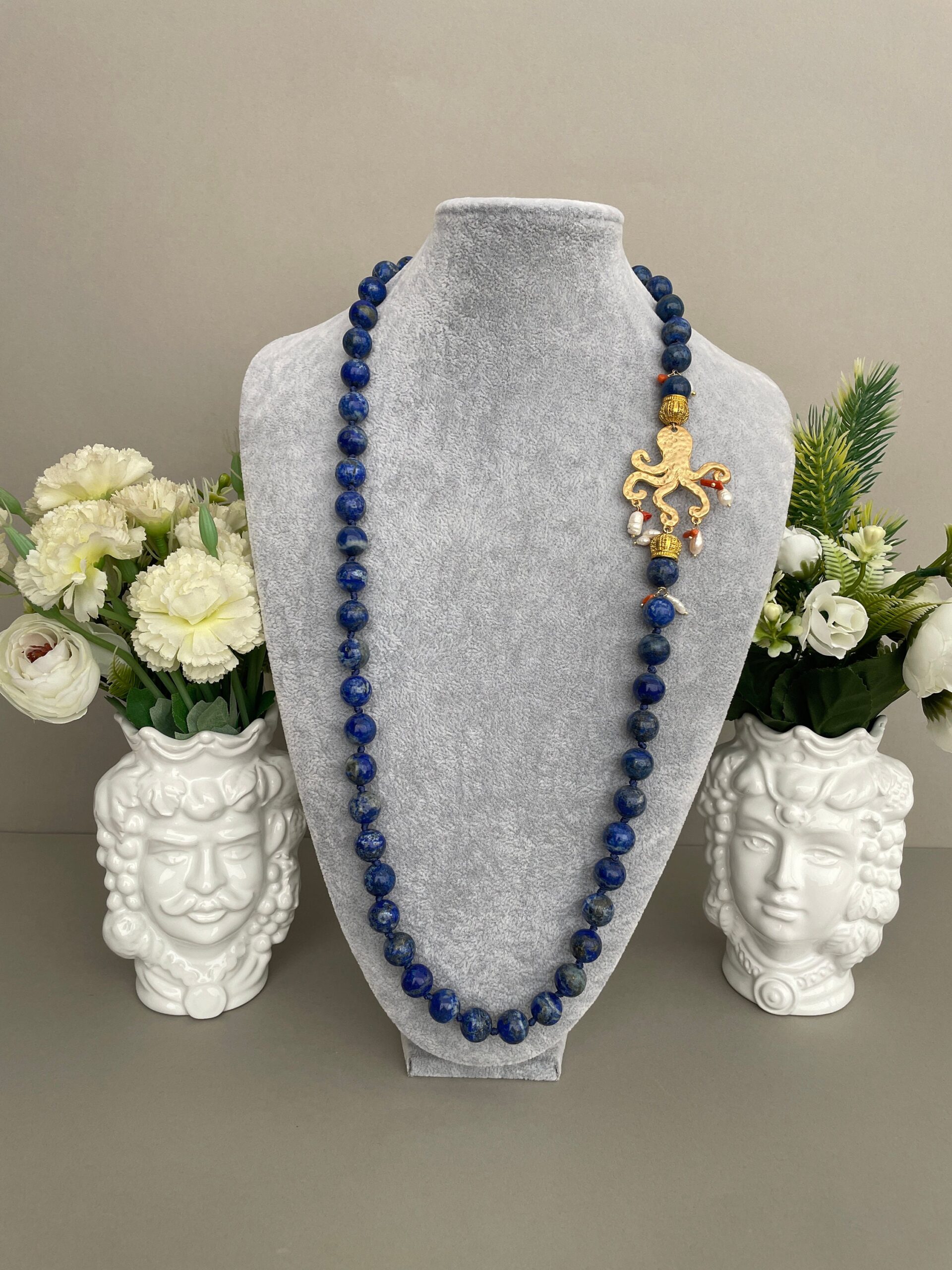 Collana siciliana, collana annodata a mano, collana di lapislazzuli, grande polipo di Zama oro, collana elegante, regalo per lei. Collane caratteristiche siciliane