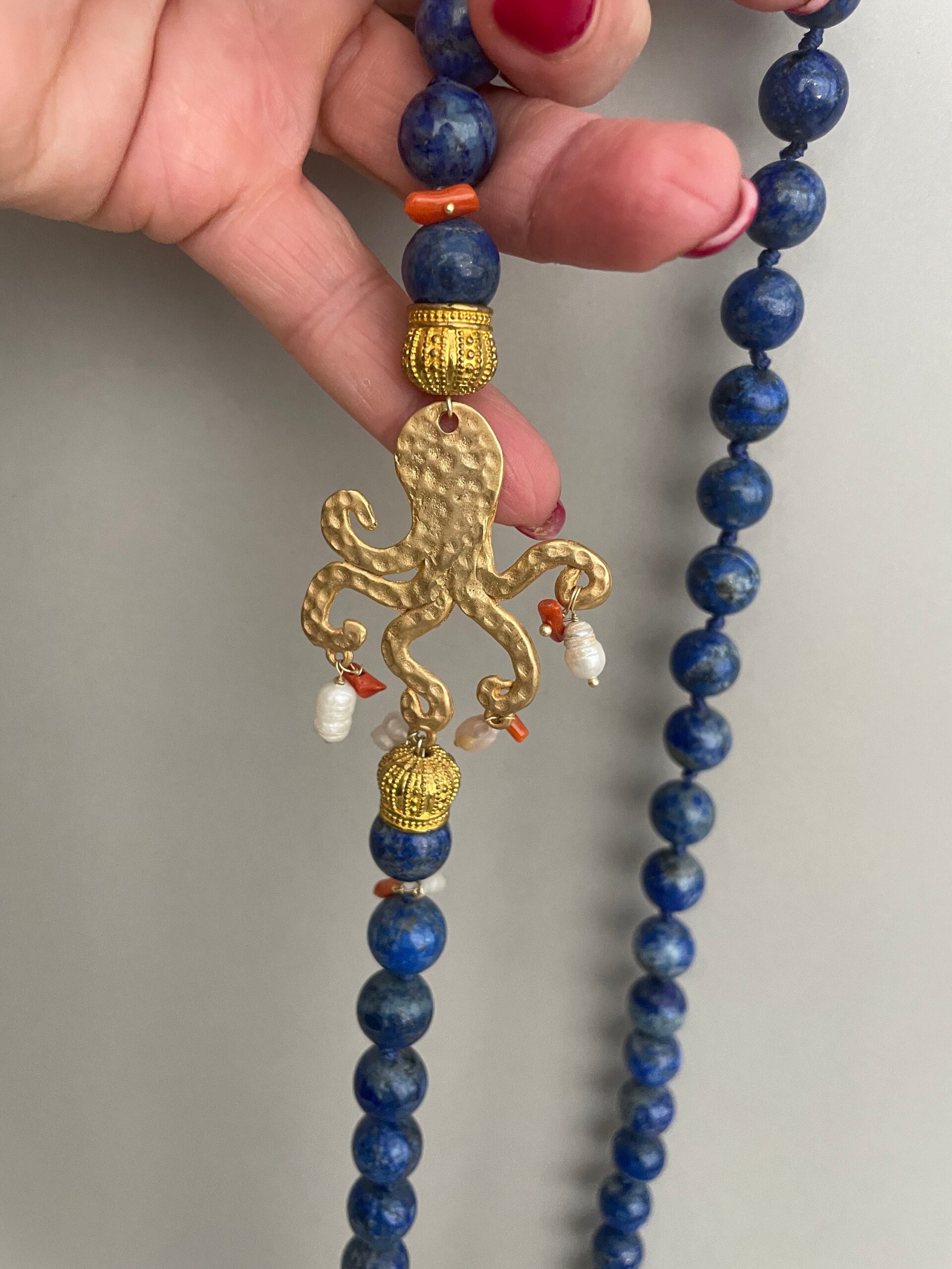 Collana siciliana, collana annodata a mano, collana di lapislazzuli, grande polipo di Zama oro, collana elegante, regalo per lei. Collane caratteristiche siciliane