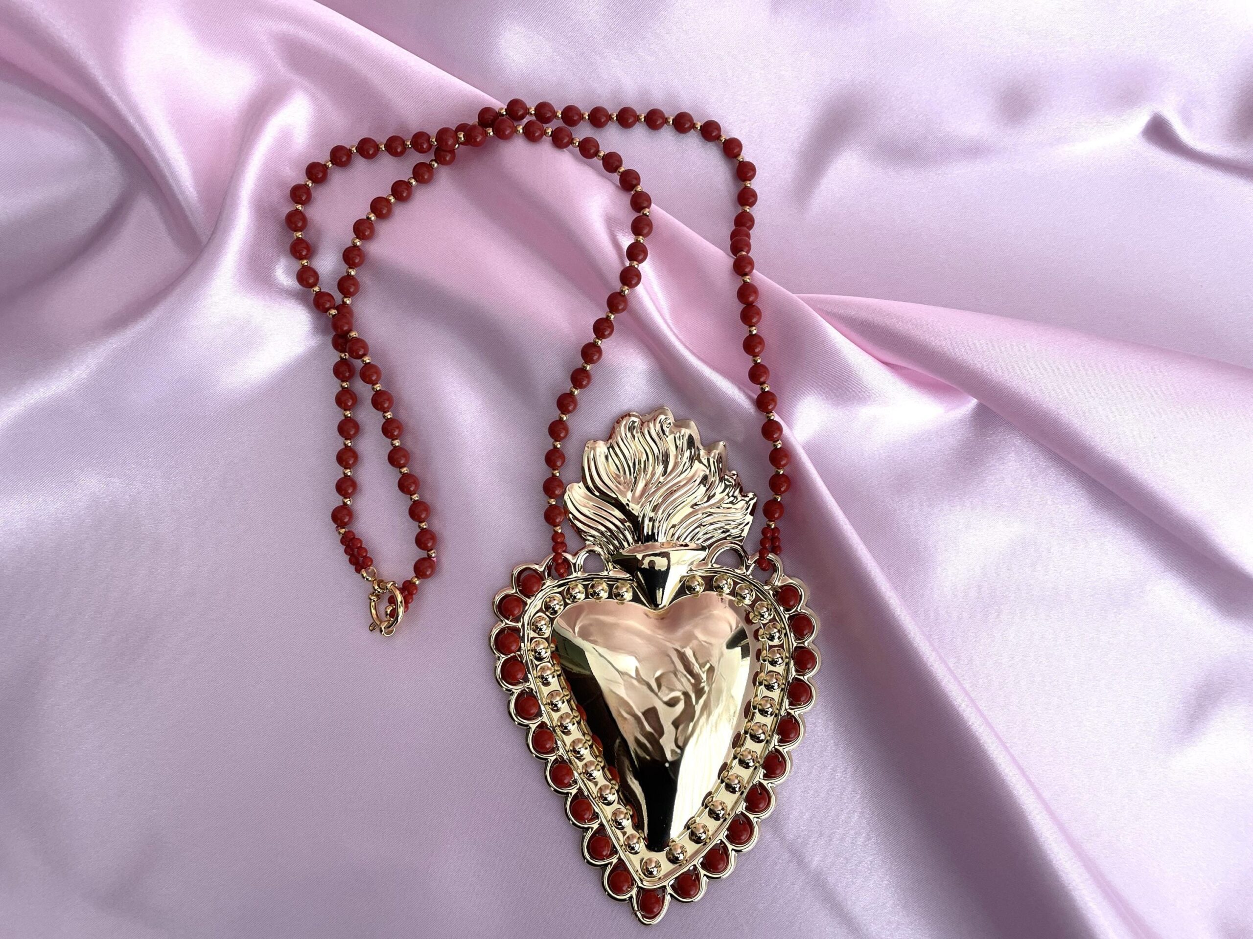 Collana maxi con perle Maiorca rosse e Cuore sacro XXXL, collana con maxi Cuore , collana vistosa, in altri colori. Collane caratteristiche siciliane