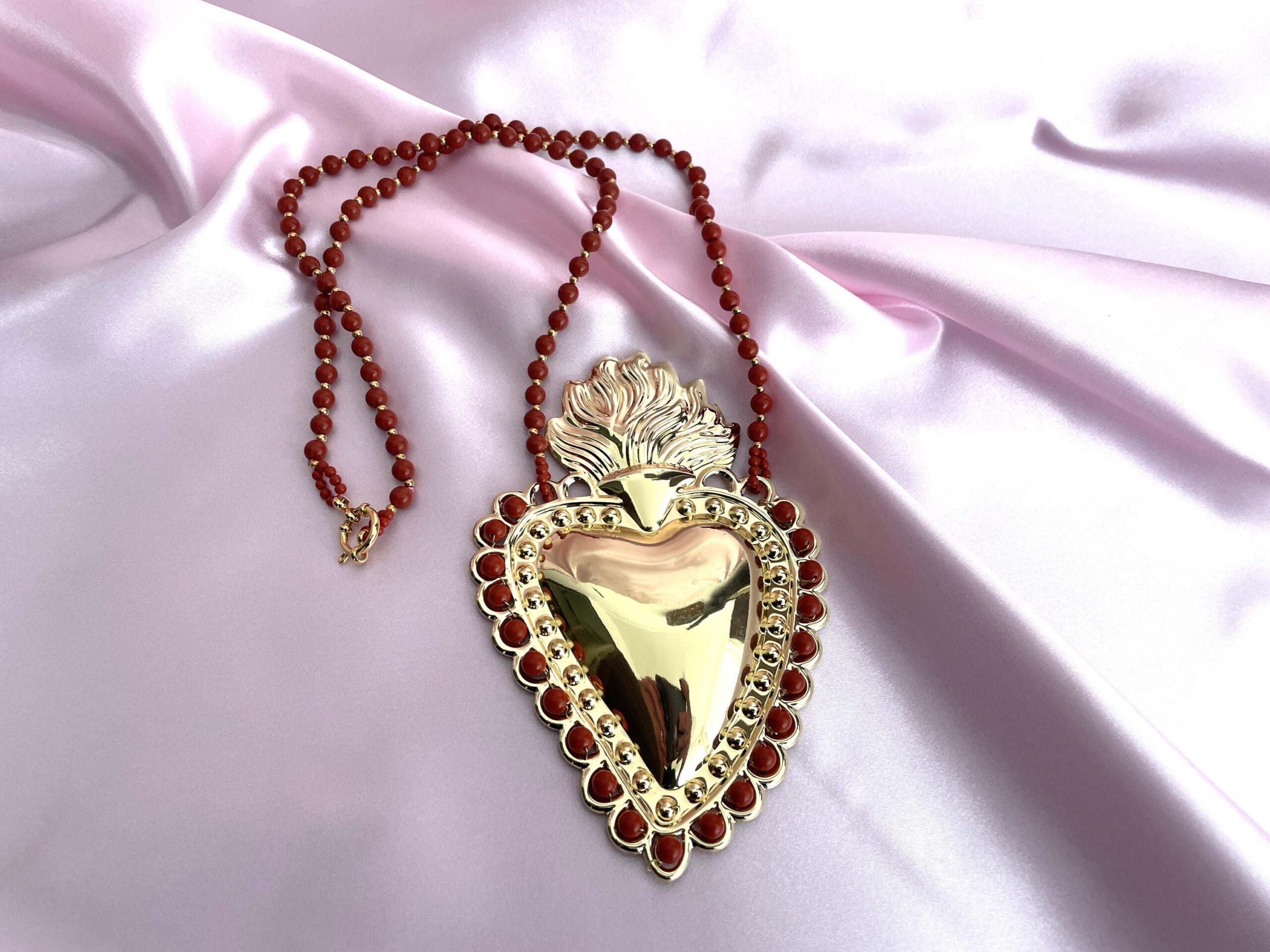 Collana maxi con perle Maiorca rosse e Cuore sacro XXXL, collana con maxi Cuore , collana vistosa, in altri colori. Collane caratteristiche siciliane