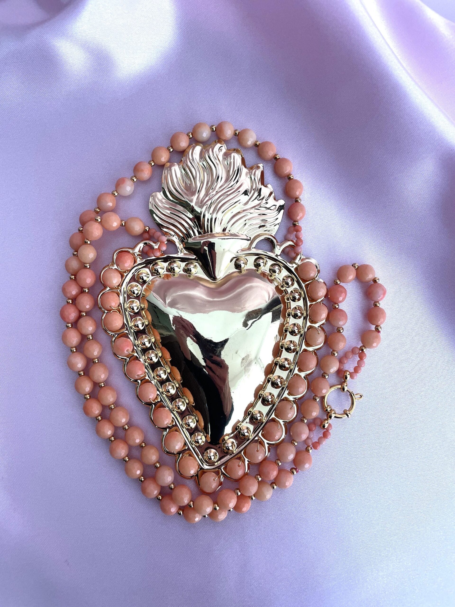 Collana maxi con perle rosa chiaro e Cuore sacro XXXL, collana con maxi Cuore, collana vistosa, altri colori. Collane caratteristiche siciliane