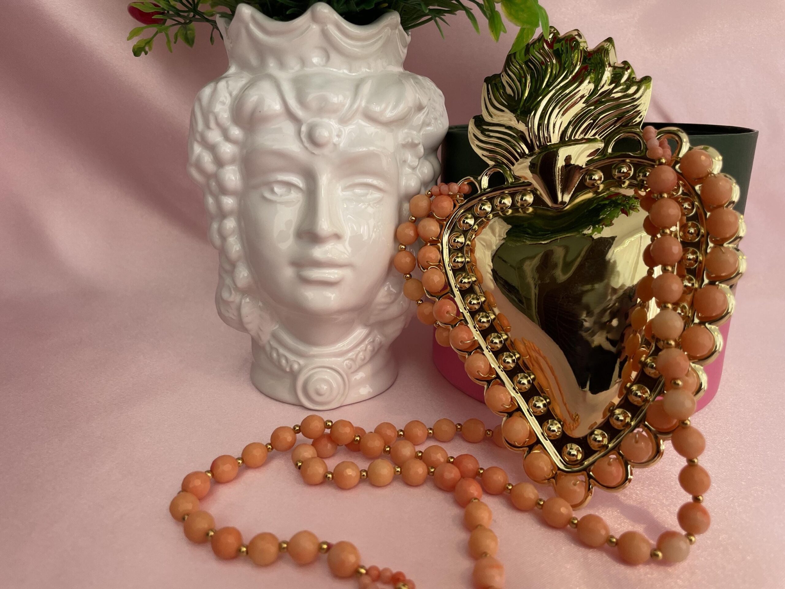 Collana maxi con perle rosa chiaro e Cuore sacro XXXL, collana con maxi Cuore, collana vistosa, altri colori. Collane caratteristiche siciliane