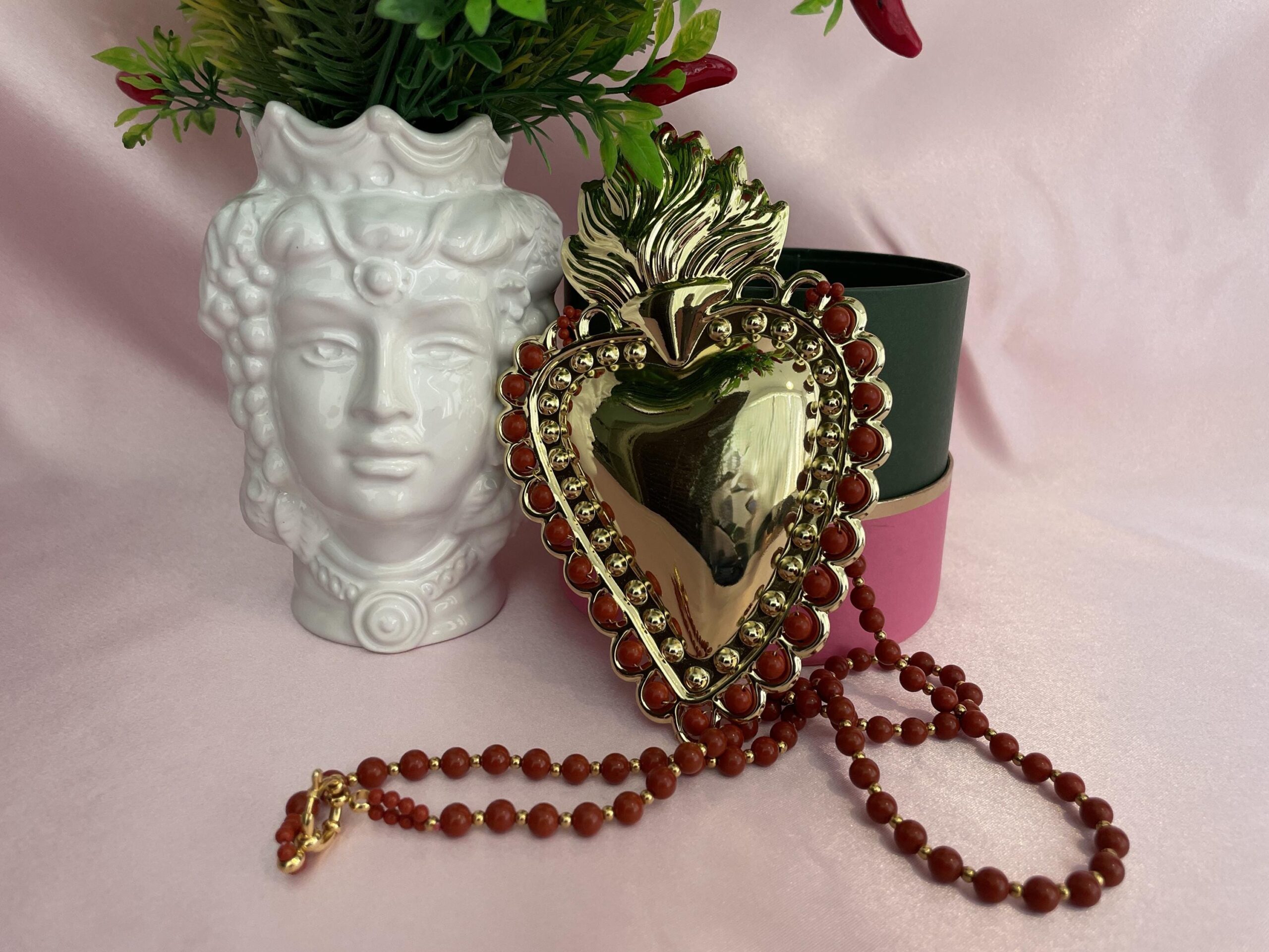 Collana maxi con perle Maiorca rosse e Cuore sacro XXXL, collana con maxi Cuore , collana vistosa, in altri colori. Collane caratteristiche siciliane