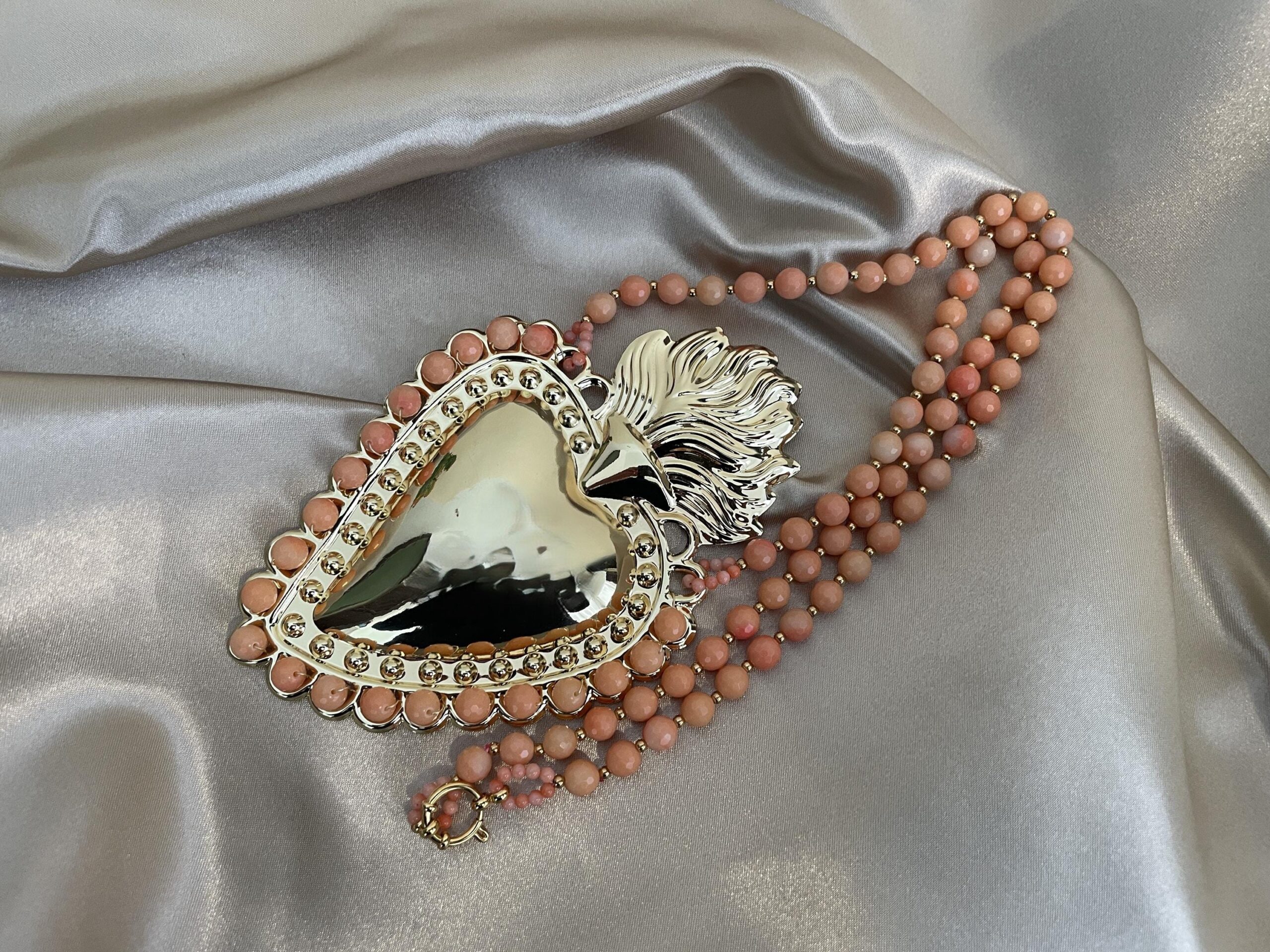Collana maxi con perle rosa chiaro e Cuore sacro XXXL, collana con maxi Cuore, collana vistosa, altri colori. Collane caratteristiche siciliane