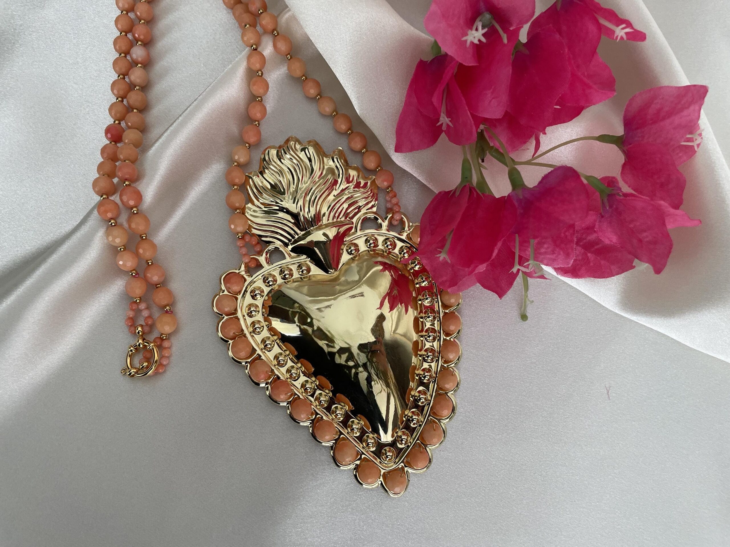 Collana maxi con perle Maiorca rosse e Cuore sacro XXXL, collana con maxi Cuore , collana vistosa, in altri colori. Collane caratteristiche siciliane