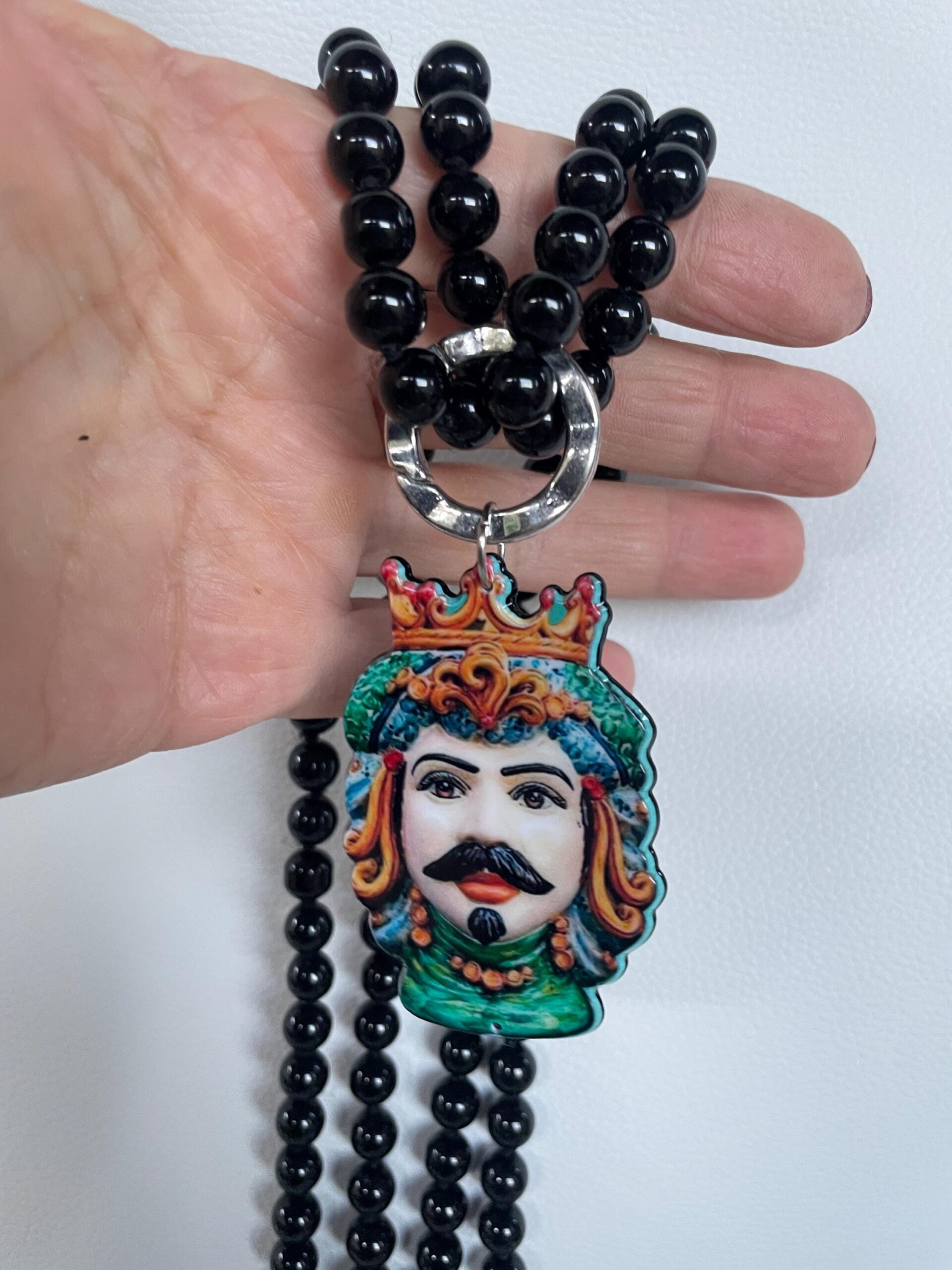 Collana lunghissima, collana annodata a mano con perle di vetro nere , collana con grande ciondolo Testa di Moro. Collane caratteristiche siciliane