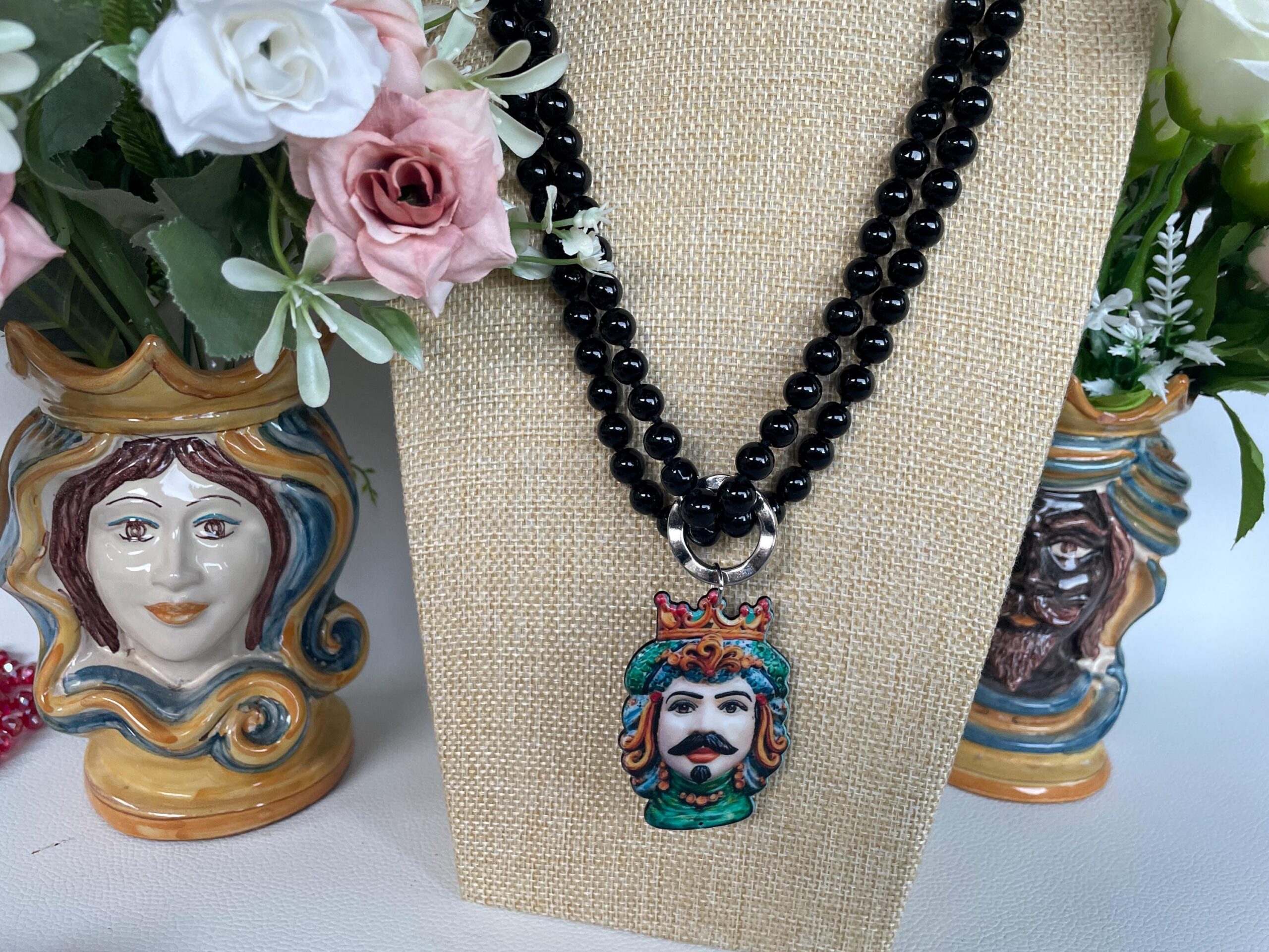Collana lunghissima, collana annodata a mano con perle di vetro nere , collana con grande ciondolo Testa di Moro. Collane caratteristiche siciliane