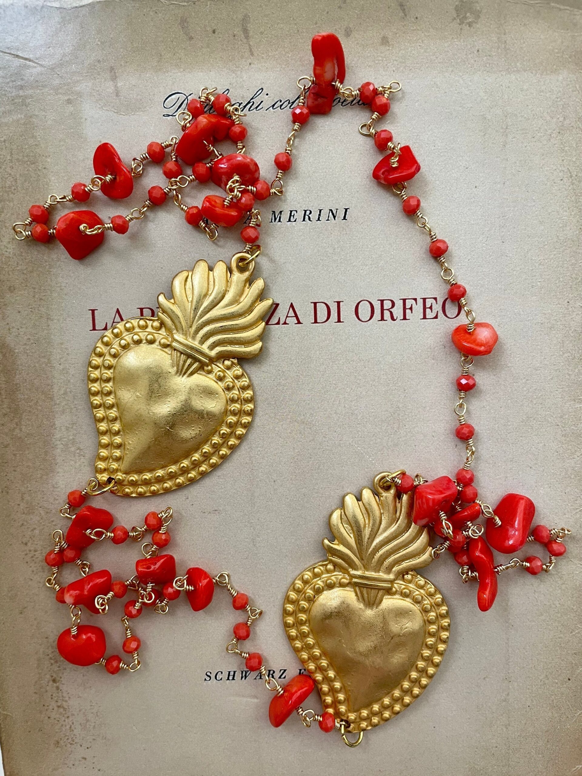 Collana siciliana, collana lunga, catena rosario corallo, due grandi cuori sacri, collana rossa, regalo per lei. Collane caratteristiche siciliane