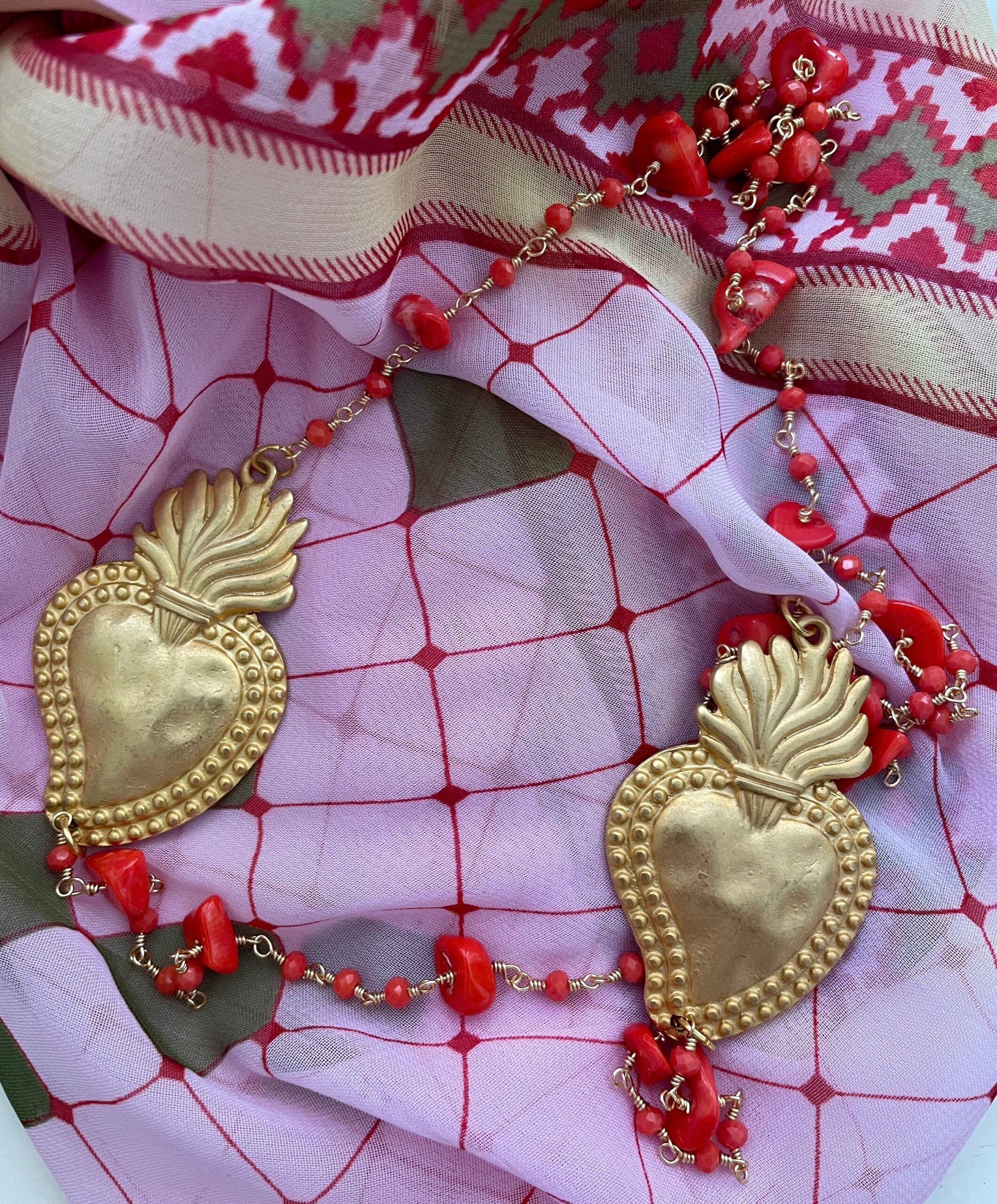 Collana siciliana, collana lunga, catena rosario corallo, due grandi cuori sacri, collana rossa, regalo per lei. Collane caratteristiche siciliane