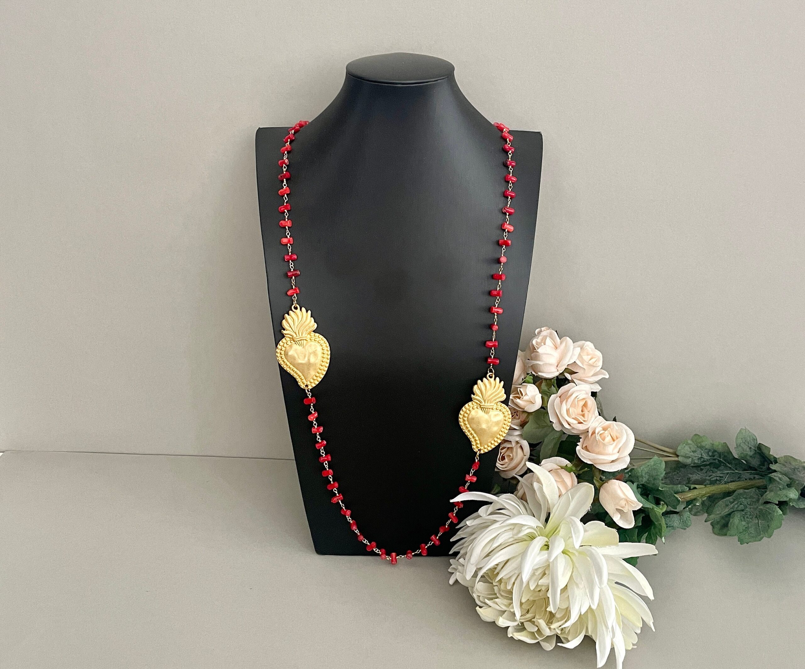 Collana siciliana, collana lunga, catena rosario corallo, due grandi cuori sacri, collana rossa, regalo per lei. Collane caratteristiche siciliane
