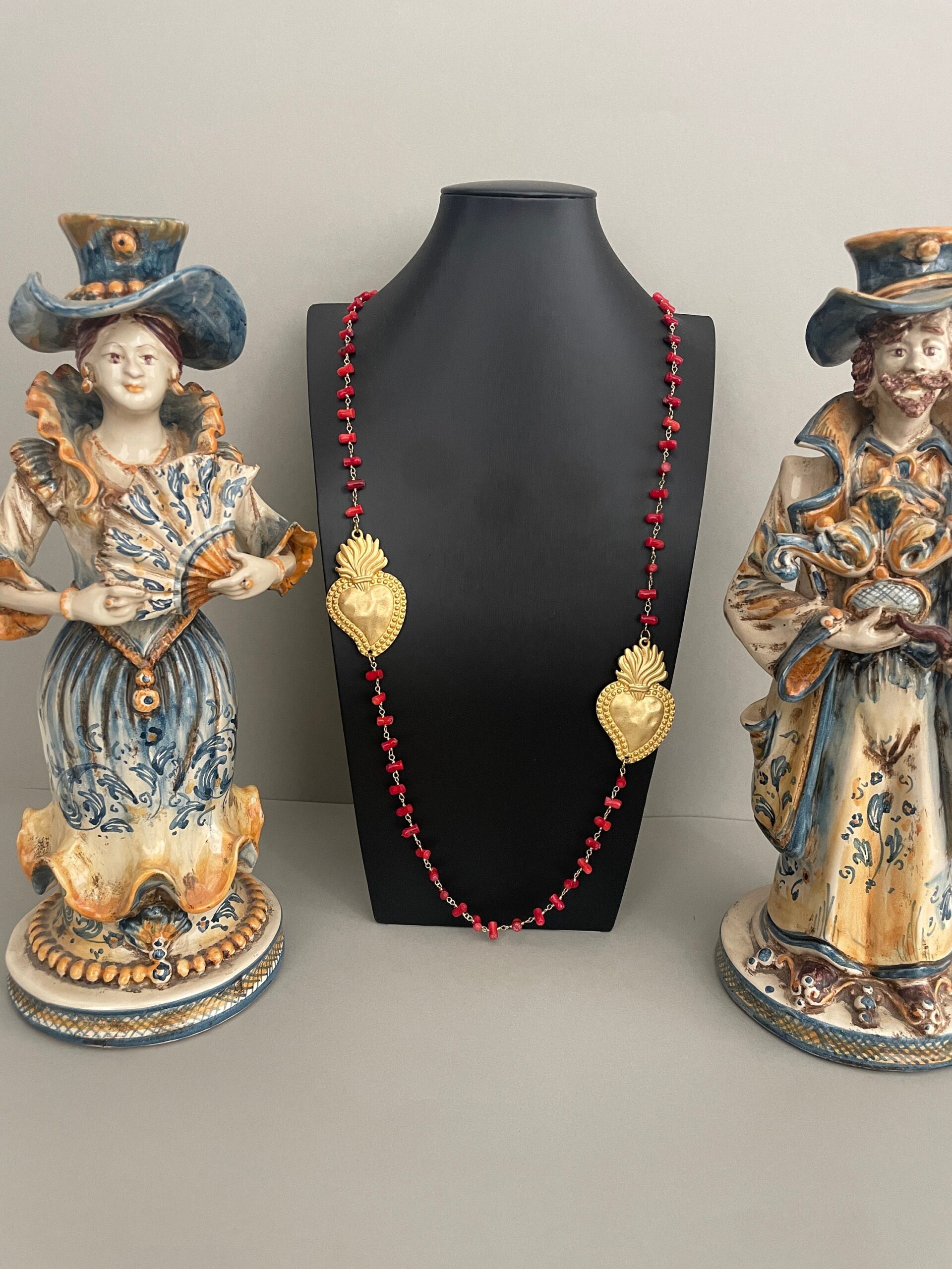 Collana siciliana, collana lunga, catena rosario corallo, due grandi cuori sacri, collana rossa, regalo per lei. Collane caratteristiche siciliane