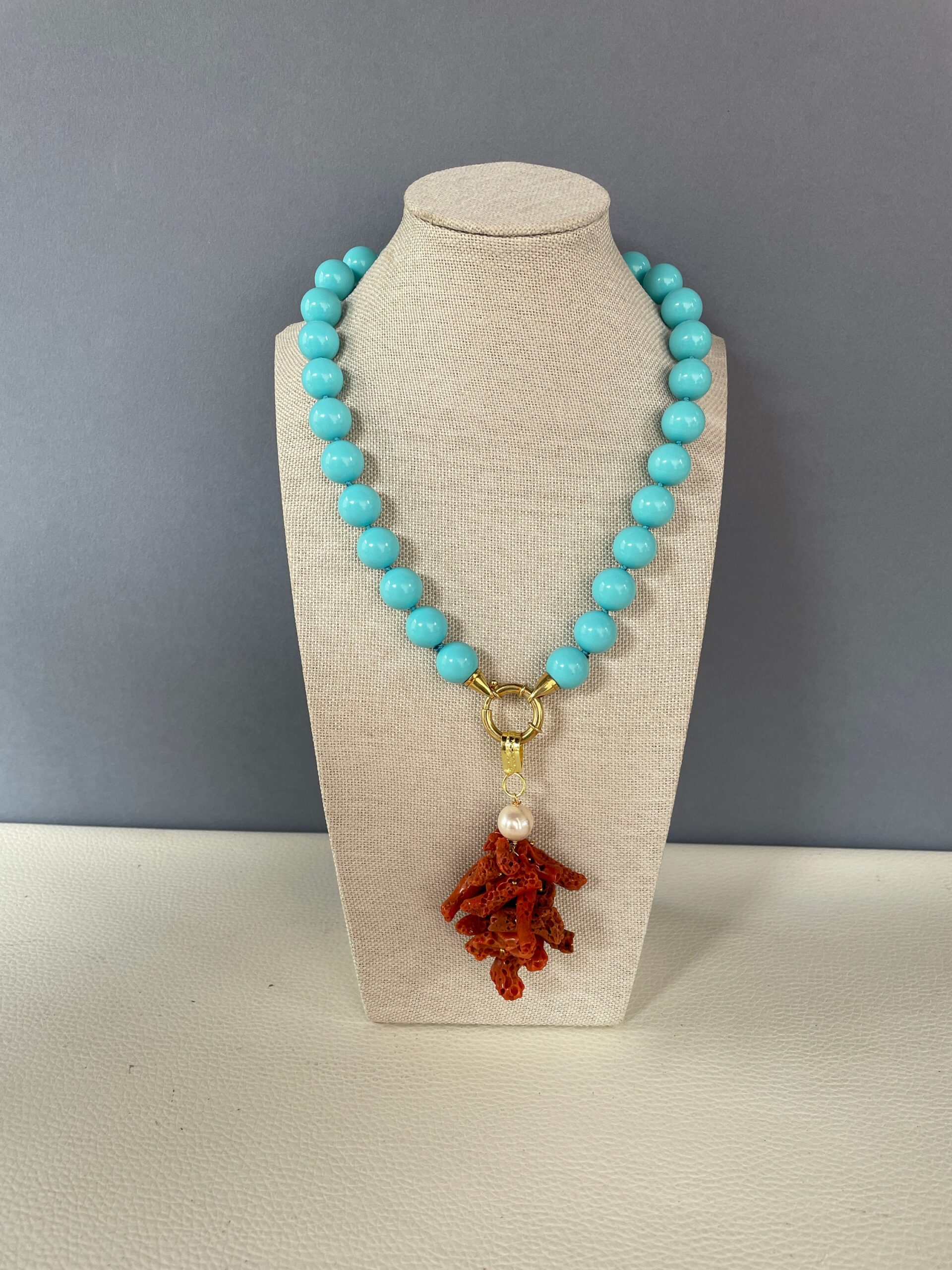 Collana corta elegante, grandi perle pasta di turchese, argento 925, ciondolo Corallo autentico del Mediterraneo, regalo per lei. Collane caratteristiche siciliane