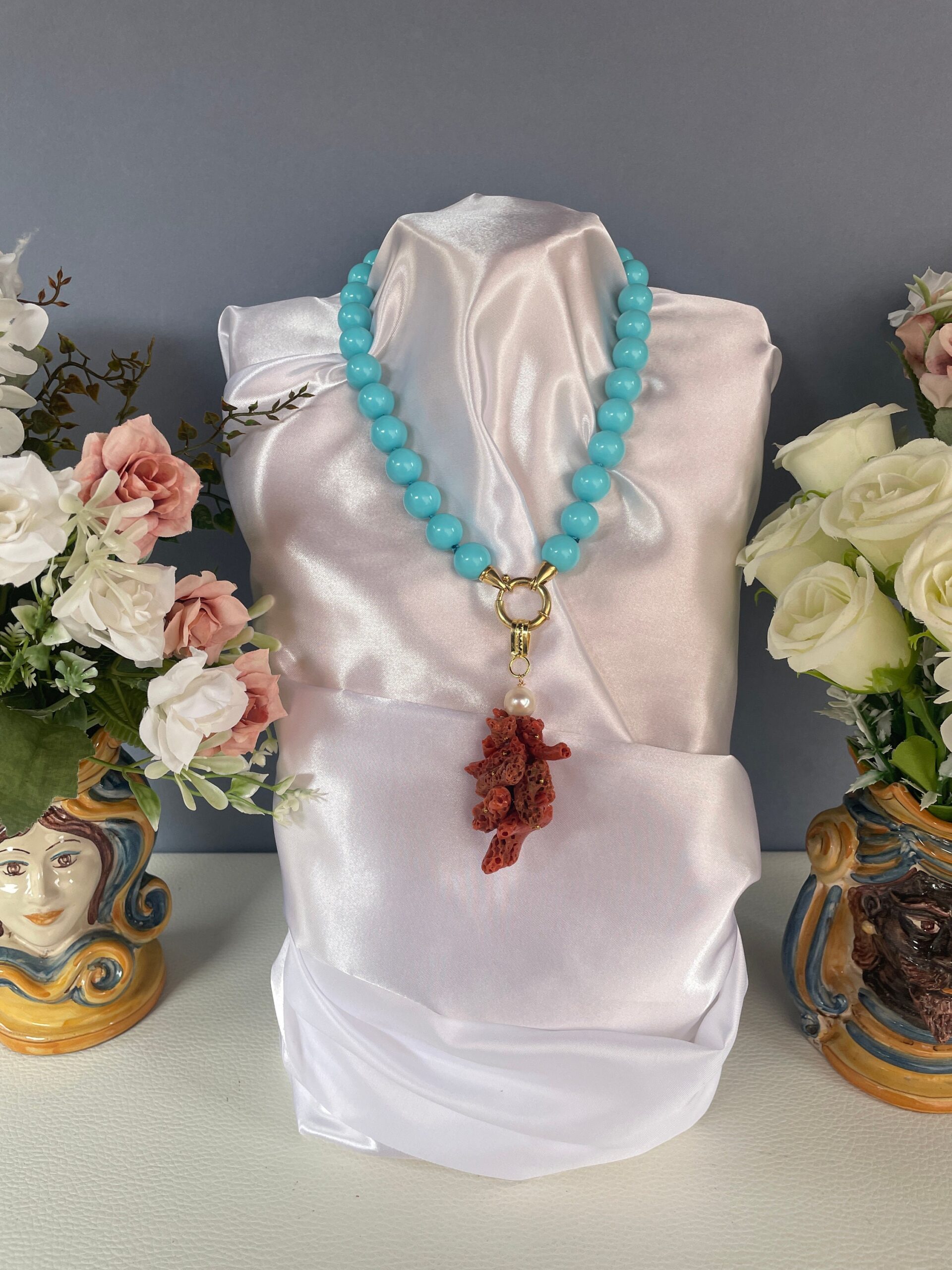 Collana corta elegante, grandi perle pasta di turchese, argento 925, ciondolo Corallo autentico del Mediterraneo, regalo per lei. Collane caratteristiche siciliane