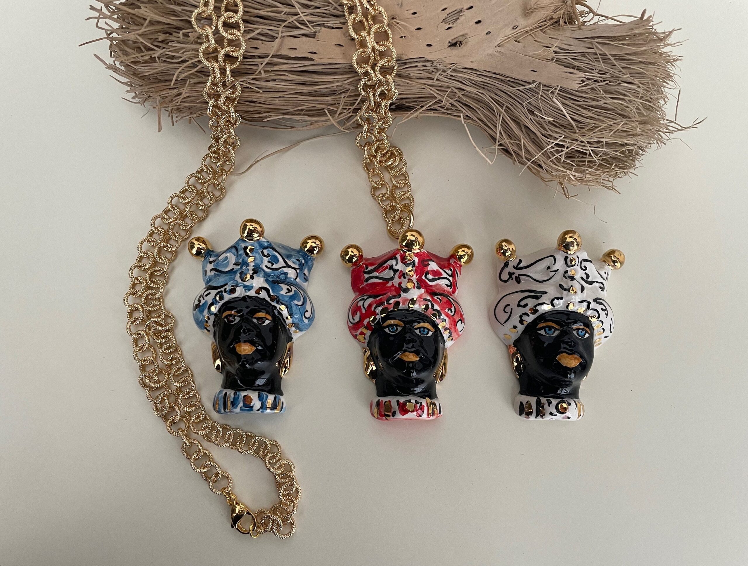 Collana siciliana, catena alluminio anallergico, ciondolo testa di moro in ceramica di Caltagirone. Collane caratteristiche siciliane
